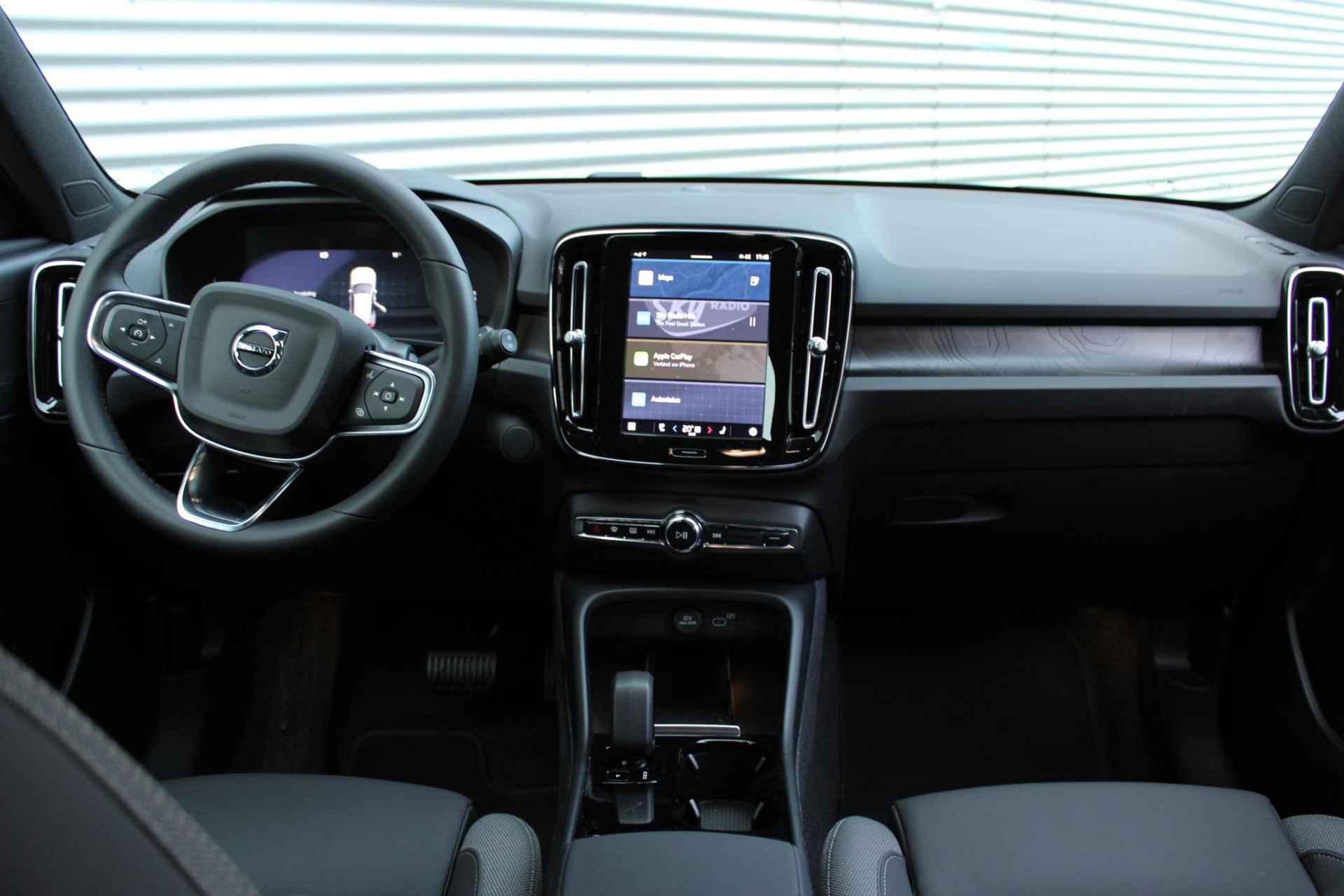 Volvo XC40 Single Motor Extended Range Plus 82 kWh | Achteruitrijcamera | Dodehoekdetectie | DAB | Apple Carplay/Android Auto | Elektrische Kofferklep | Parkeersensor Voor - 4/24
