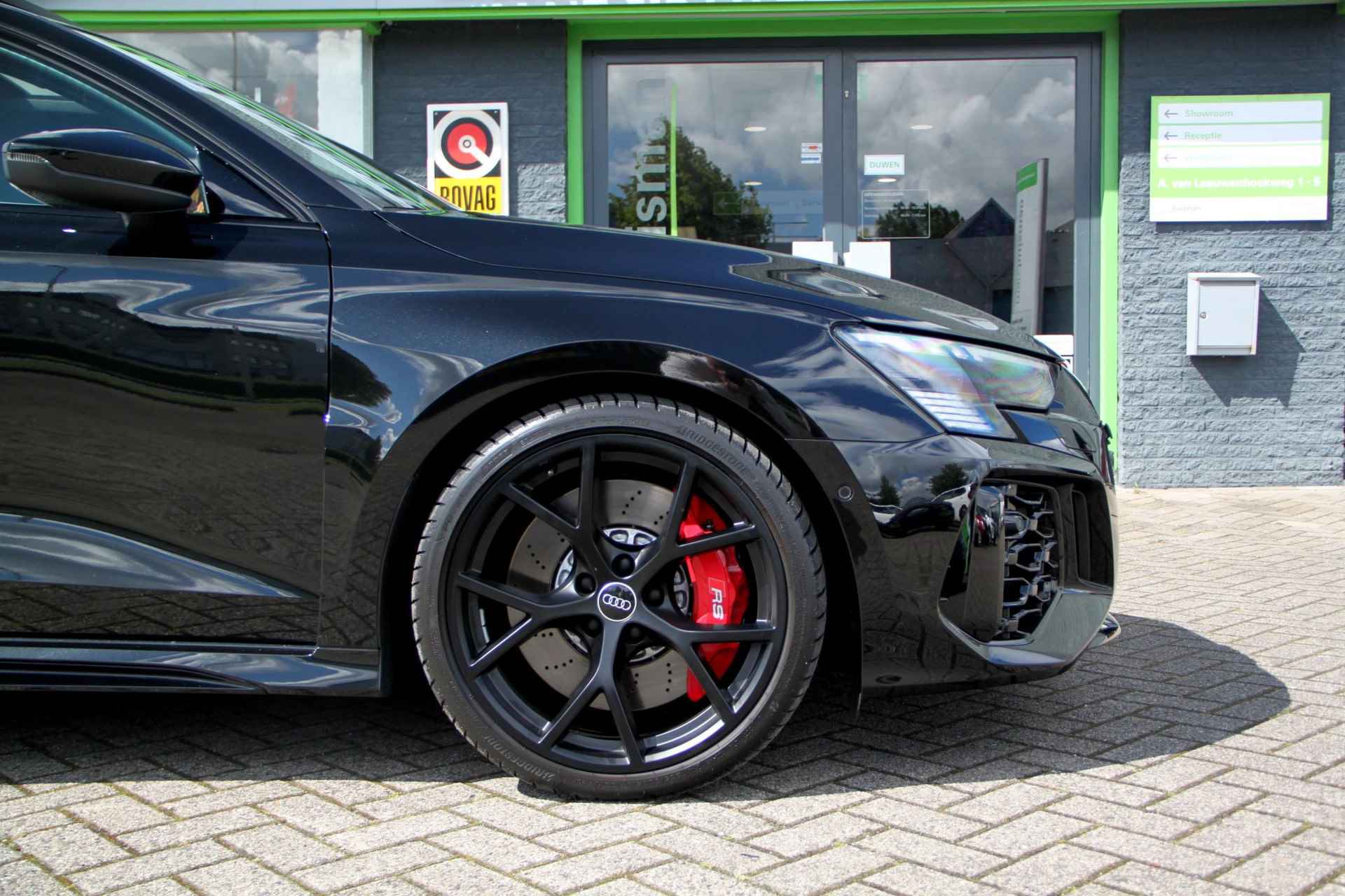 Audi RS3 Sportback 2.5 TFSI quattro / AKRAPOVIC / EVENTURI / PANODAK - 9/54