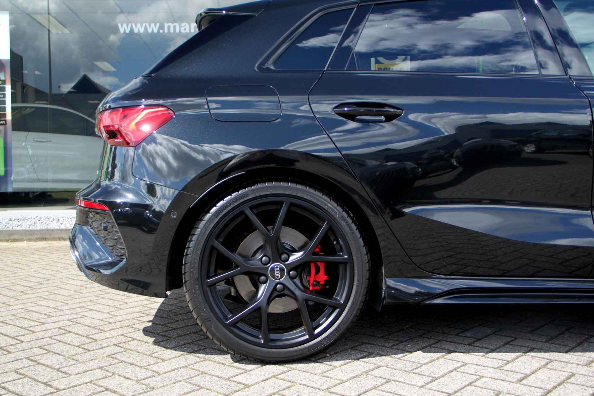 Audi RS3 Sportback 2.5 TFSI quattro / AKRAPOVIC / EVENTURI / PANODAK - 20/54