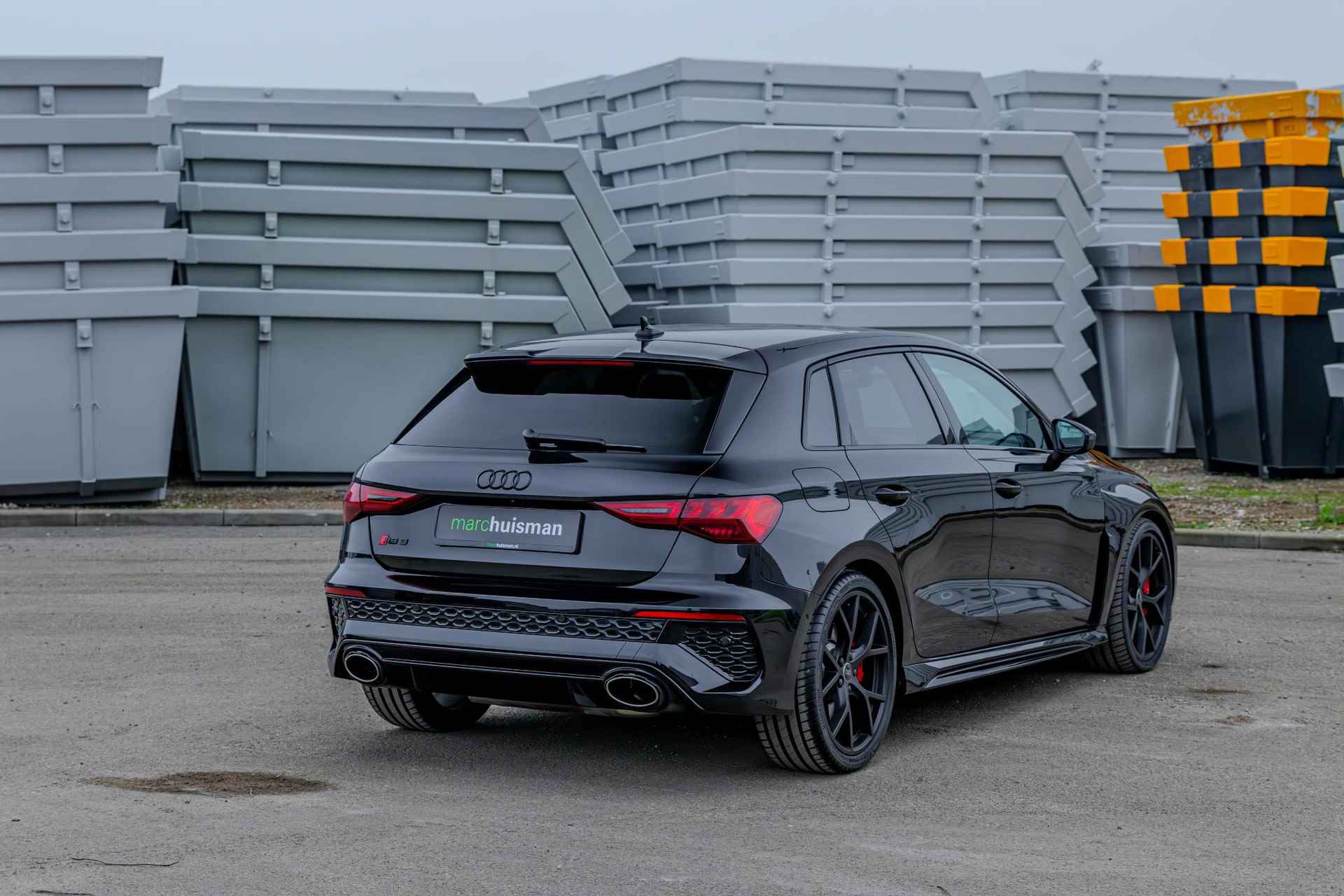 Audi RS3 Sportback 2.5 TFSI quattro / AKRAPOVIC / EVENTURI / PANODAK - 68/95