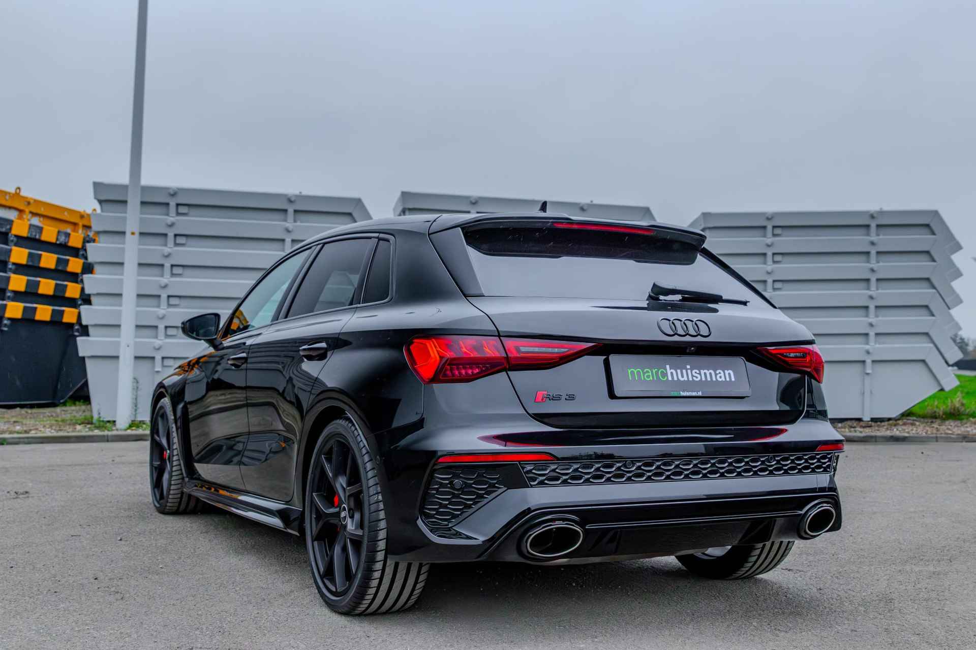 Audi RS3 Sportback 2.5 TFSI quattro / AKRAPOVIC / EVENTURI / PANODAK - 71/95