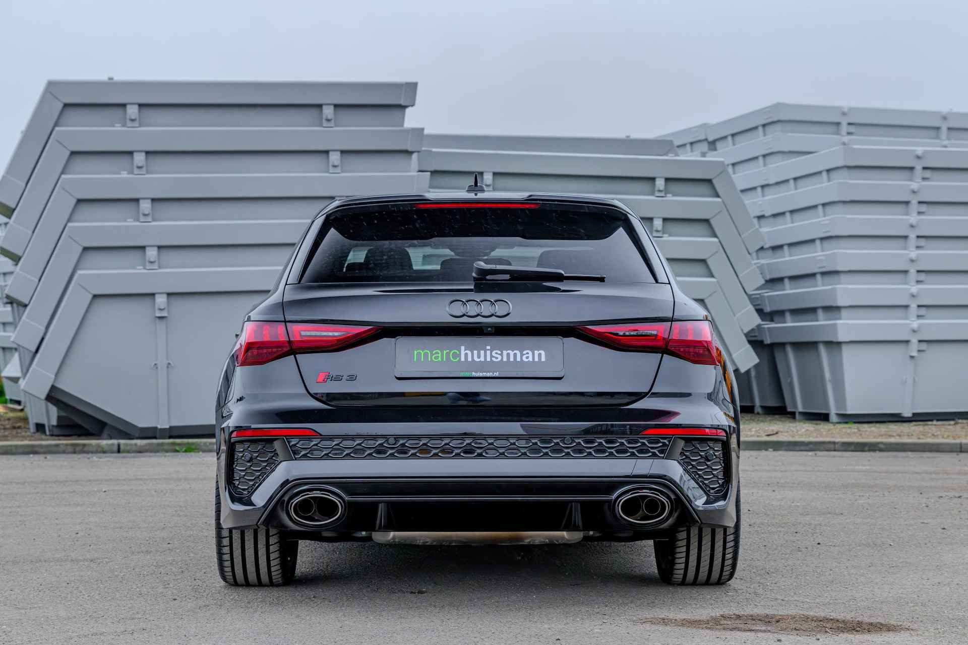 Audi RS3 Sportback 2.5 TFSI quattro / AKRAPOVIC / EVENTURI / PANODAK - 73/95