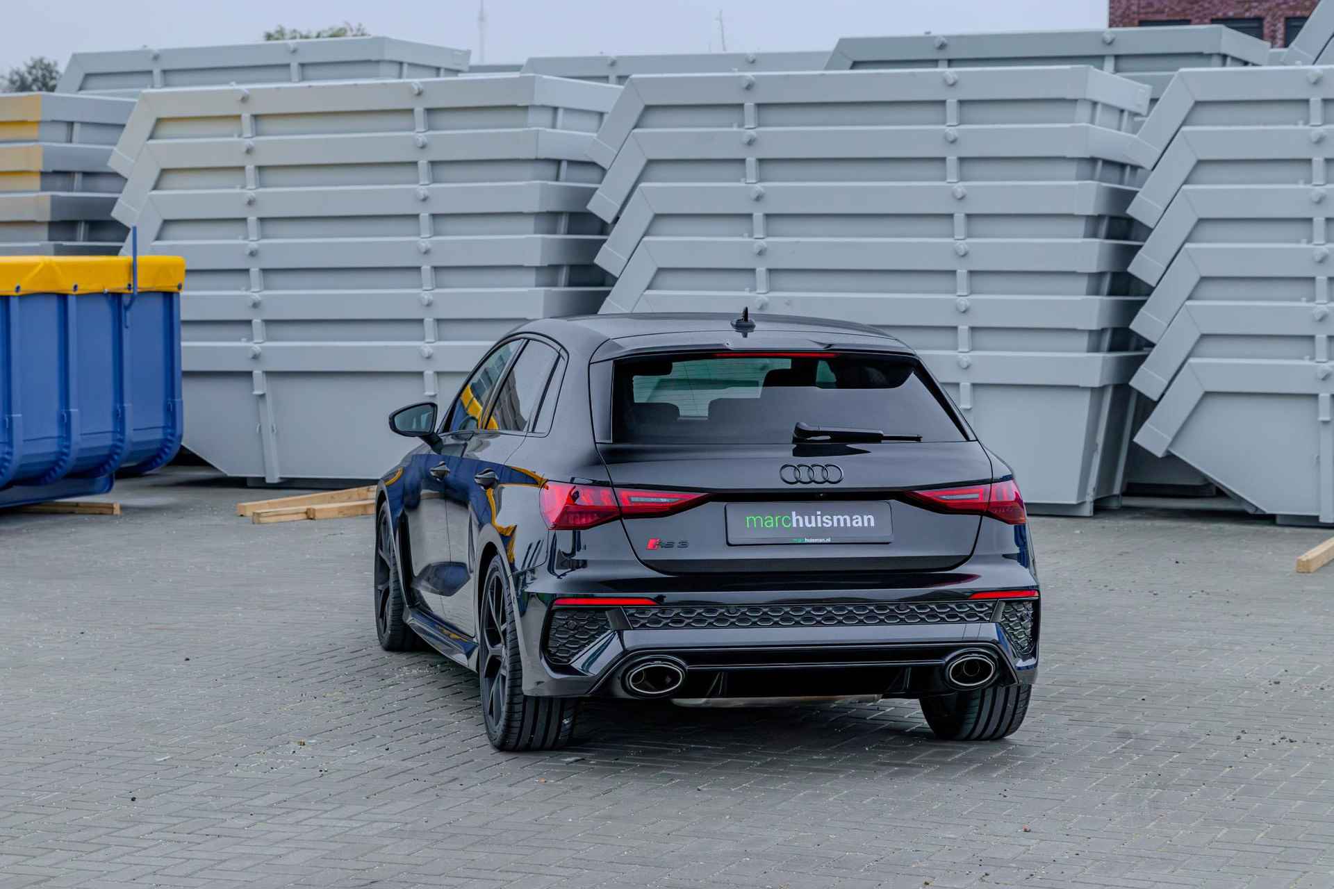 Audi RS3 Sportback 2.5 TFSI quattro / AKRAPOVIC / EVENTURI / PANODAK - 88/95