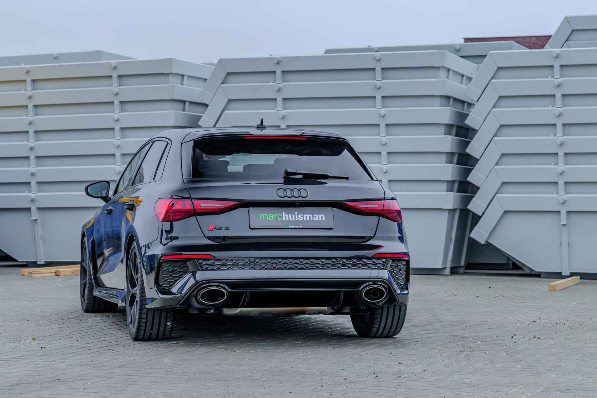 Audi RS3 Sportback 2.5 TFSI quattro / AKRAPOVIC / EVENTURI / PANODAK - 89/95