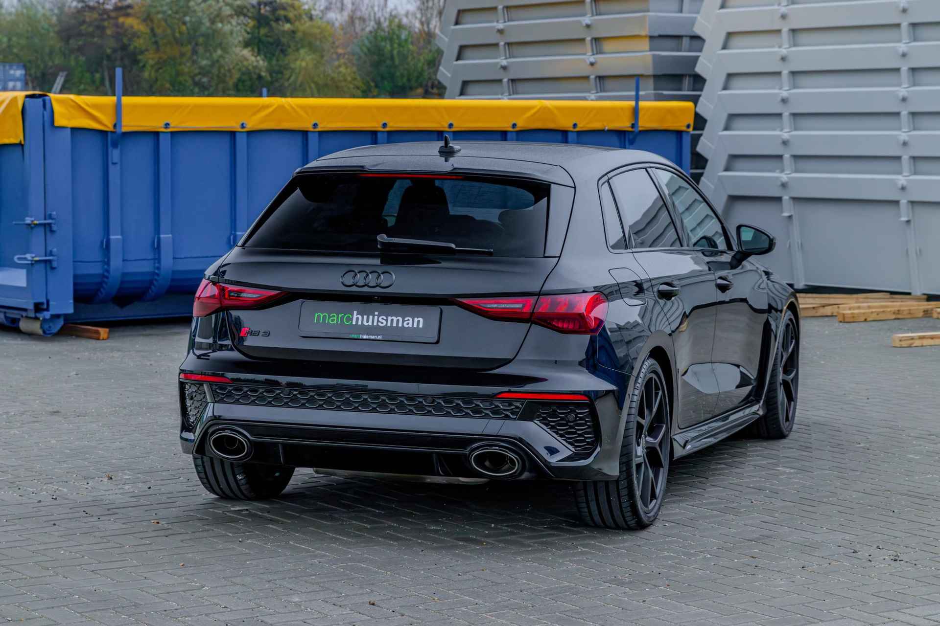 Audi RS3 Sportback 2.5 TFSI quattro / AKRAPOVIC / EVENTURI / PANODAK - 91/95