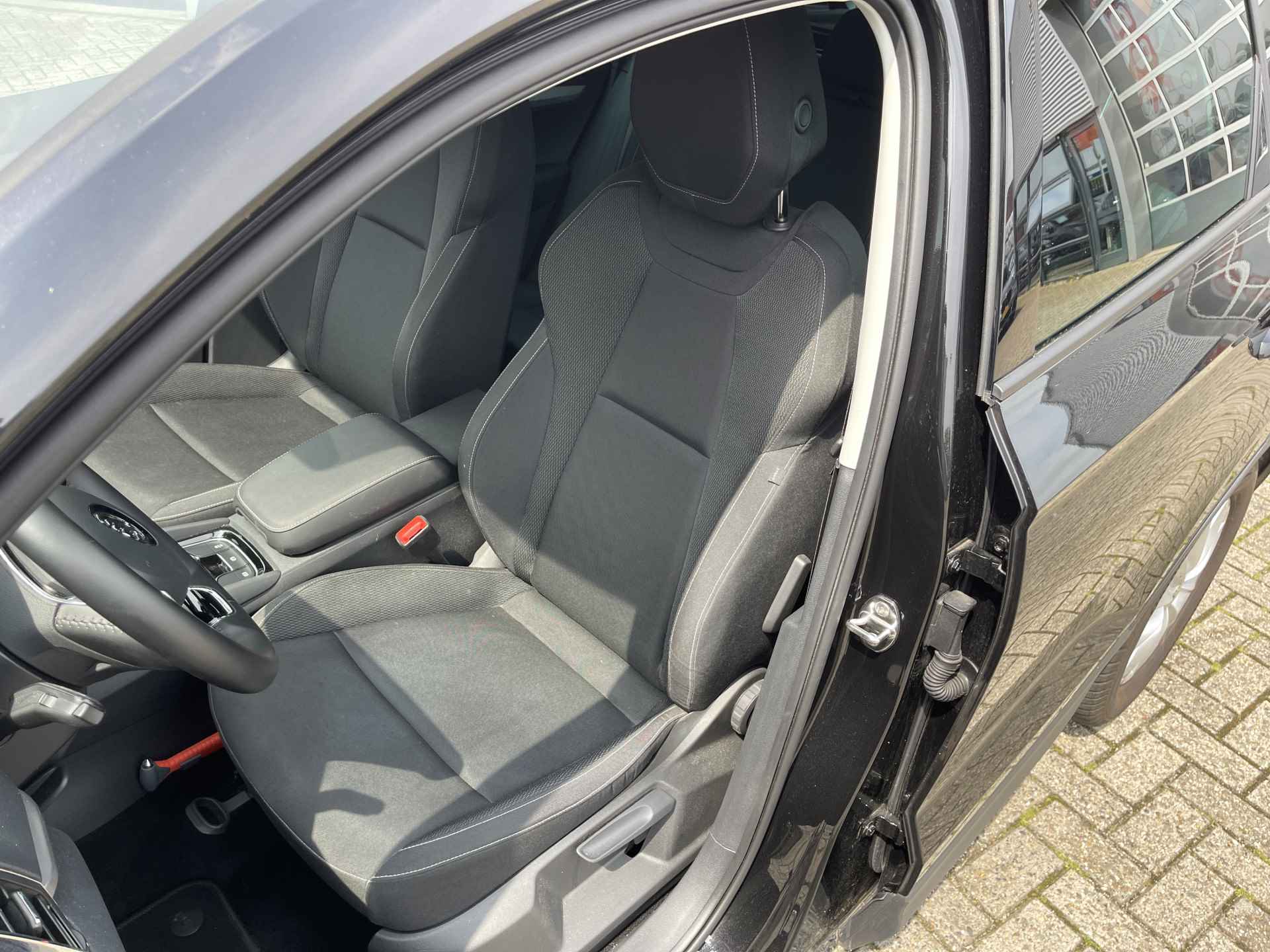 Škoda Karoq 1.0 TSI Business Edition Apple/Android Carplay / Trekhaak wegklapbaar / Electr. achterklep / Keyless / Led verlichting / Parkeer - 12/24