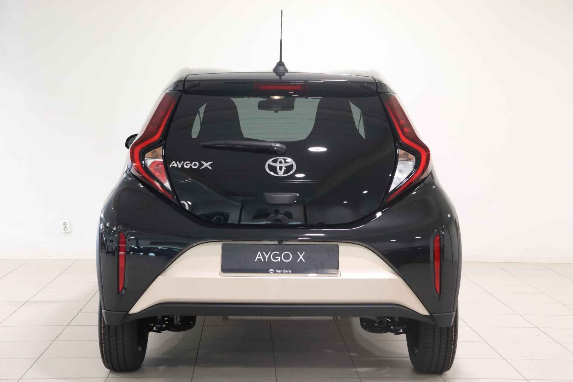 Toyota Aygo X 1.0 VVT-i MT Pulse, Apple CarPlay en Android Auto, Parkeercamera, Adaptive Cruise control & Climate control! - 4/32