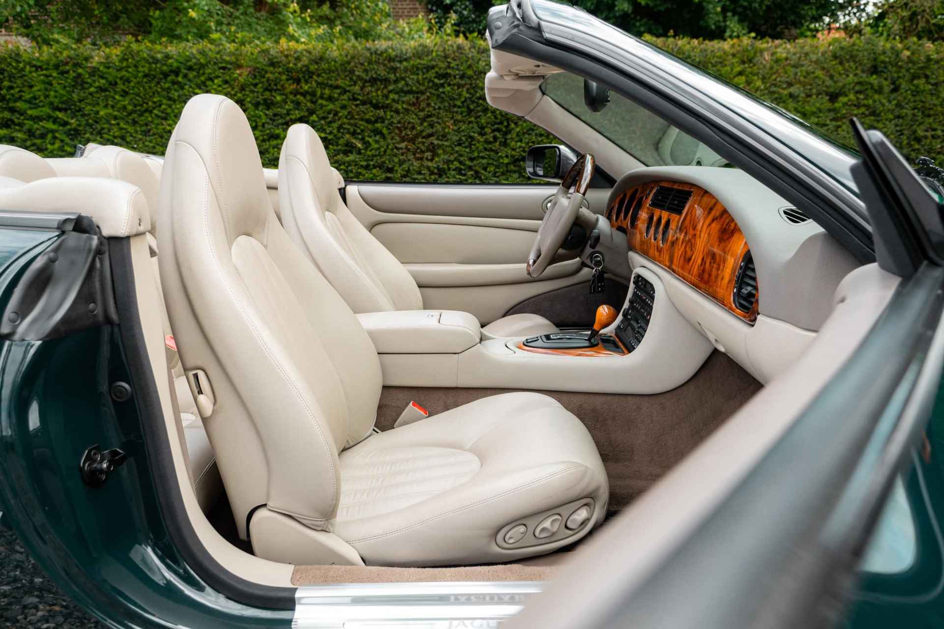 Jaguar XK8 4.0 V8 Convertible 284pk - 9/34