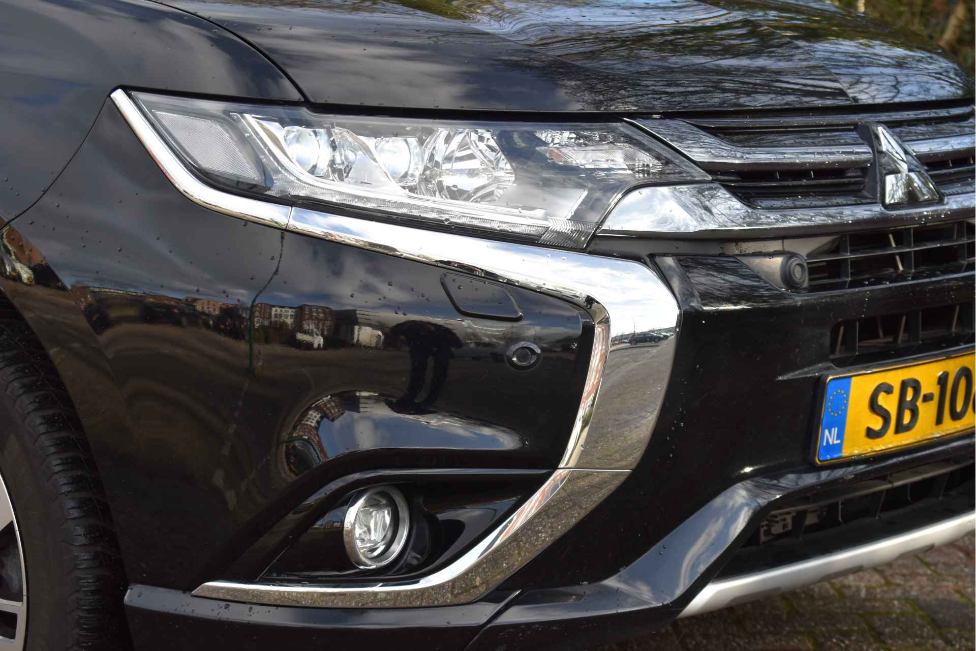 Mitsubishi Outlander 2.0 PHEV Premium 203PK 4WD | NL-Auto | Camera | Trekhaak | Carplay | Standkachel | Keyless | Stoel- & stuurverwarming | Allweathers | LED / Xenon - 34/52