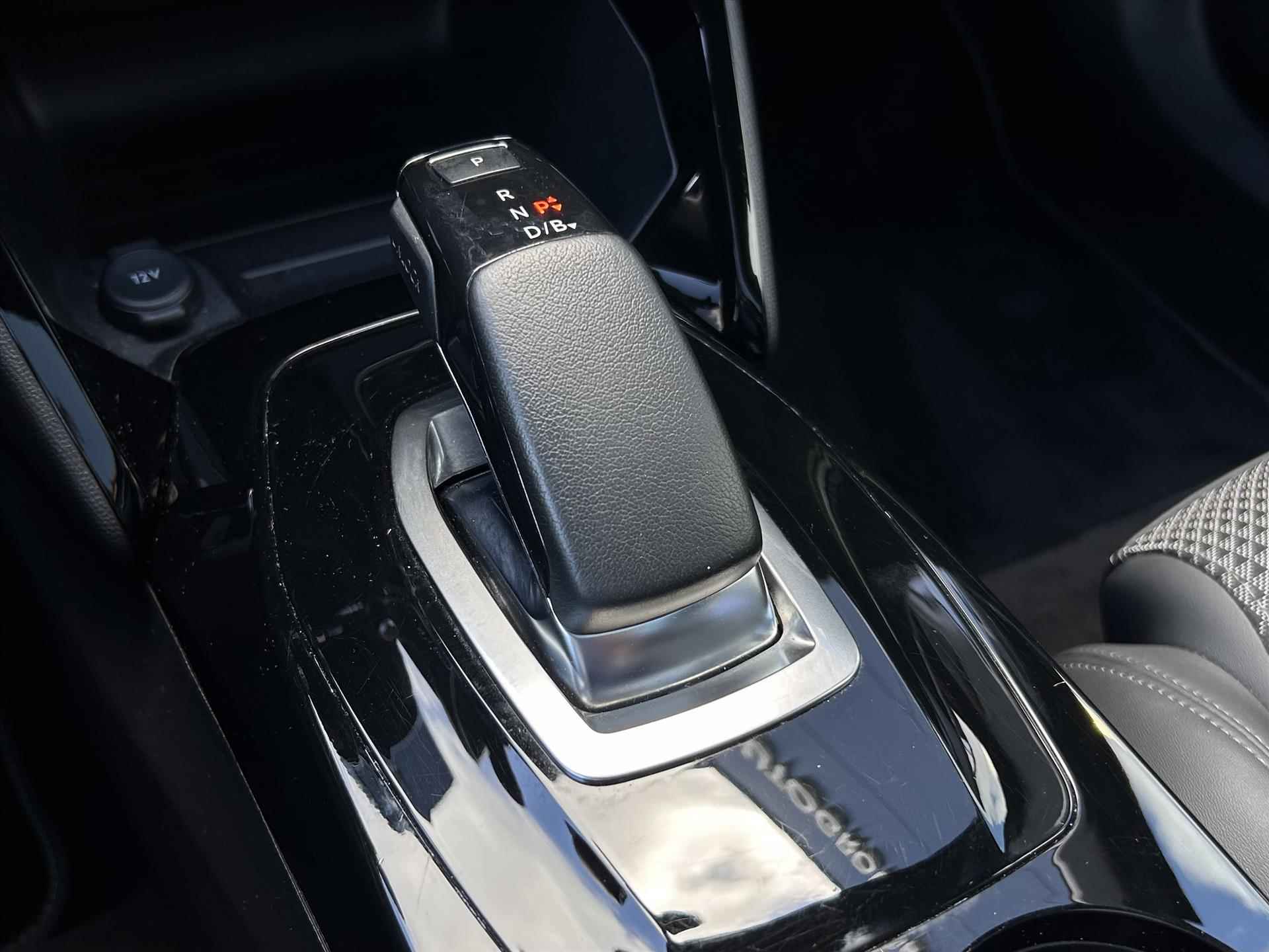 PEUGEOT e-2008 EV 50kWh 136pk GT | Navigatie | Apple Carplay | Android Auto | Cruise Control | Parkeercamera Achter | Dodehoek herkenning  | - 32/49