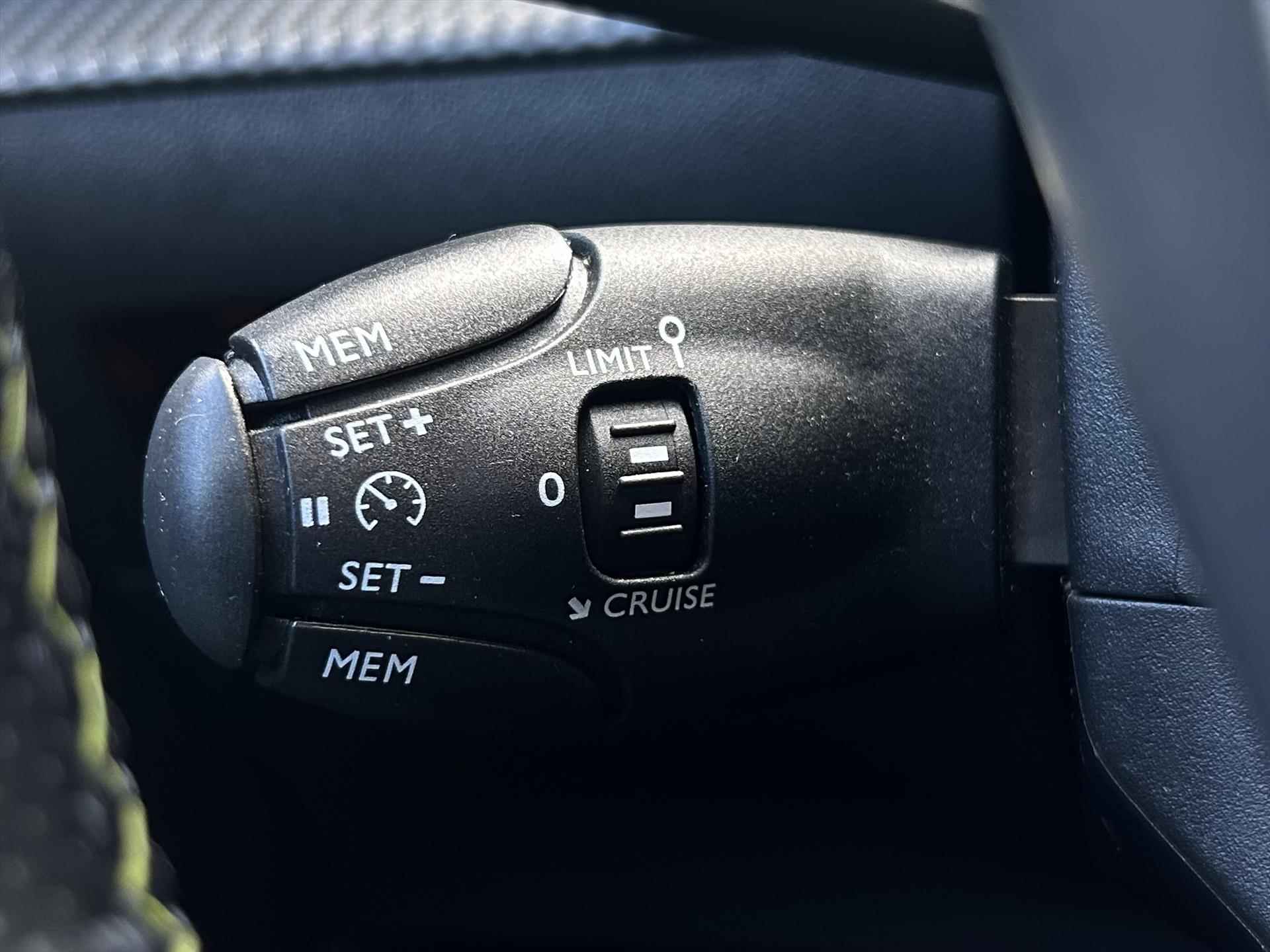 PEUGEOT e-2008 EV 50kWh 136pk GT | Navigatie | Apple Carplay | Android Auto | Cruise Control | Parkeercamera Achter | Dodehoek herkenning  | - 33/49