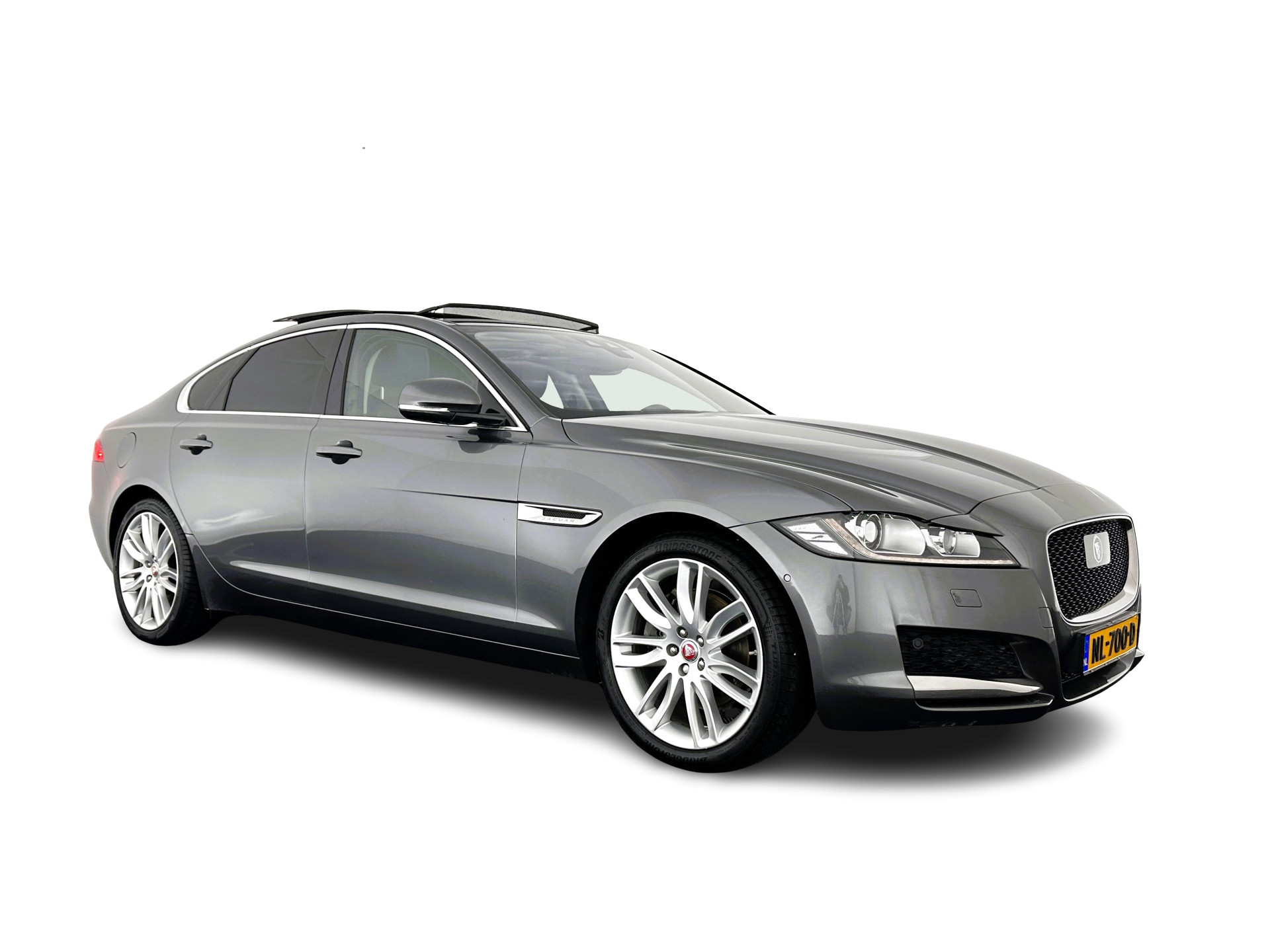 Jaguar XF 2.0d Portfolio Aut. *PANO | HEAD-UP | WINDSOR-FULL-LEATHER | BI-XENON | MEMORY-PACK | NAVI-FULLMAP | CAMERA | KEYLESS | ECC | PDC | CRUISE | TOWBAR | SHIFT-PADDLES | LANE-ASSIST | COMFORT-SEATS | 18''ALU