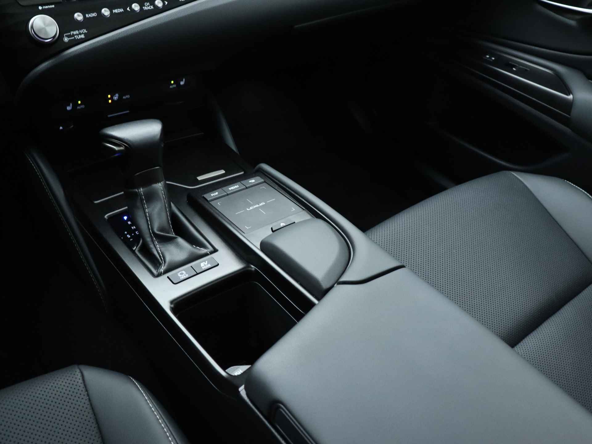 Lexus ES 300h Preference Line | Stoelverwarming | Apple CarPlay / Android Auto | Schuifdak | - 11/42