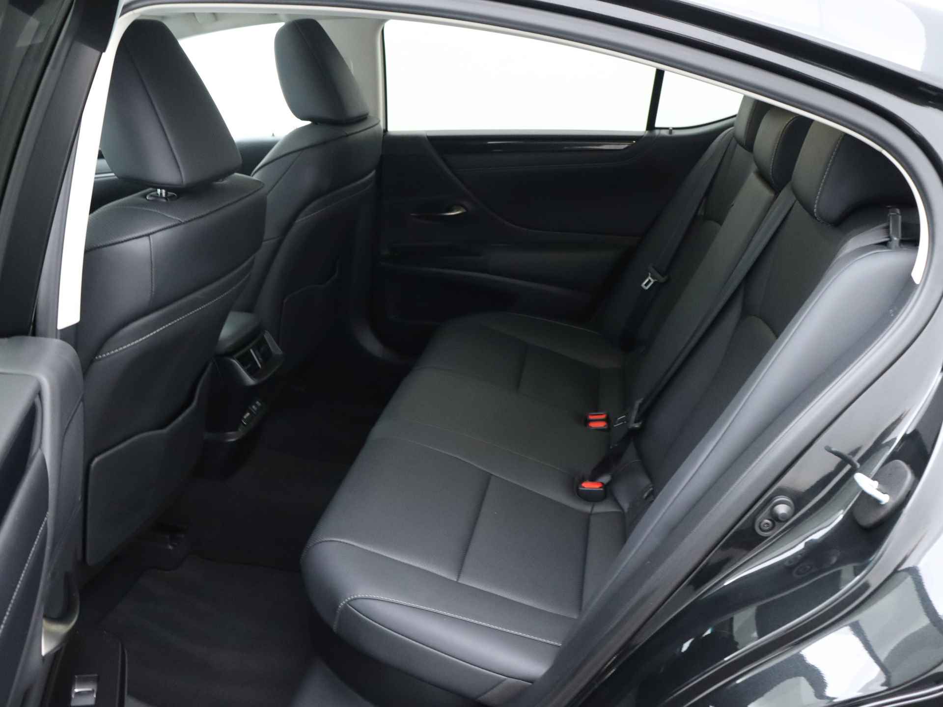 Lexus ES 300h Preference Line | Stoelverwarming | Apple CarPlay / Android Auto | Schuifdak | - 17/42