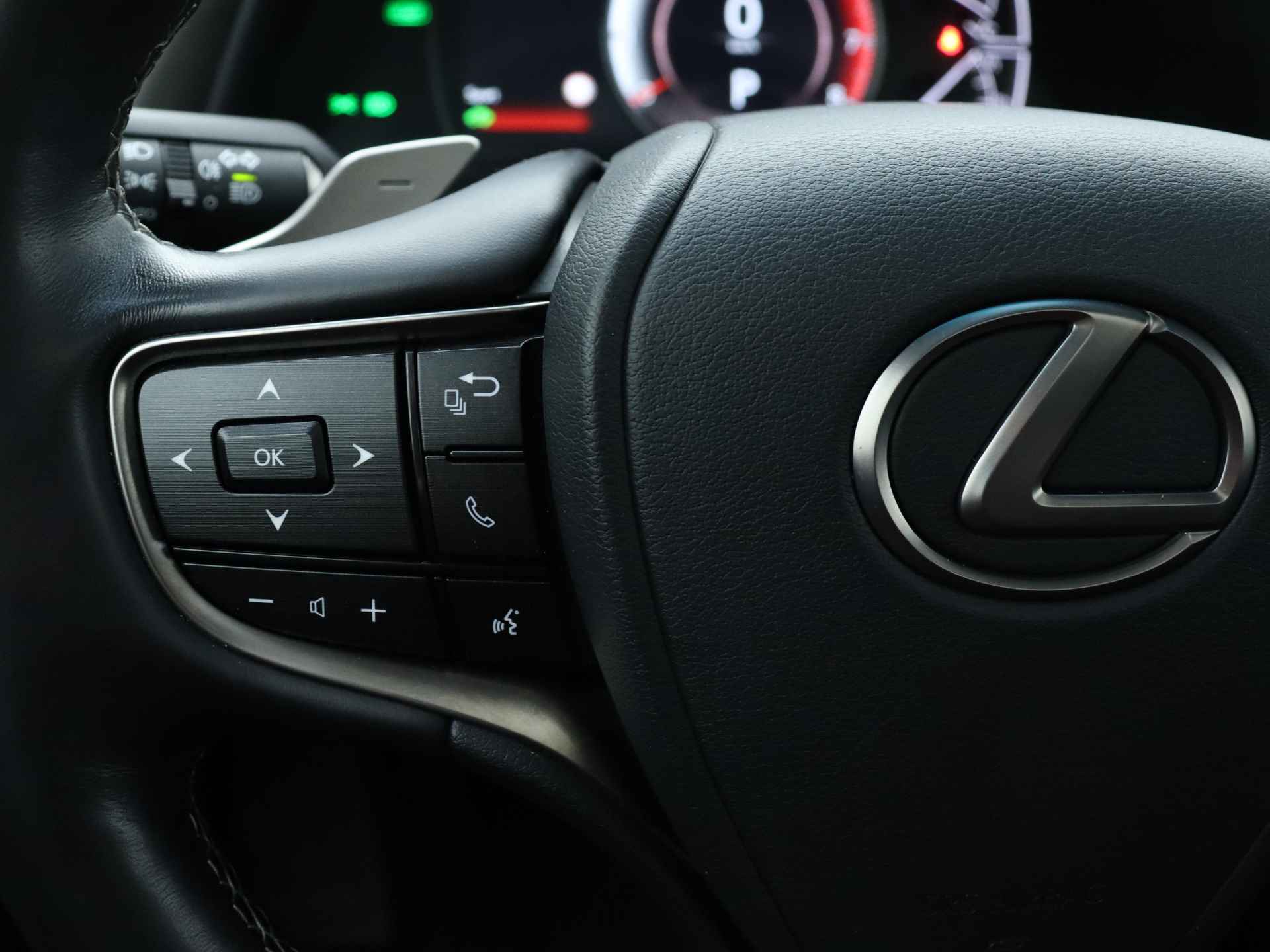 Lexus ES 300h Preference Line | Stoelverwarming | Apple CarPlay / Android Auto | Schuifdak | - 18/42