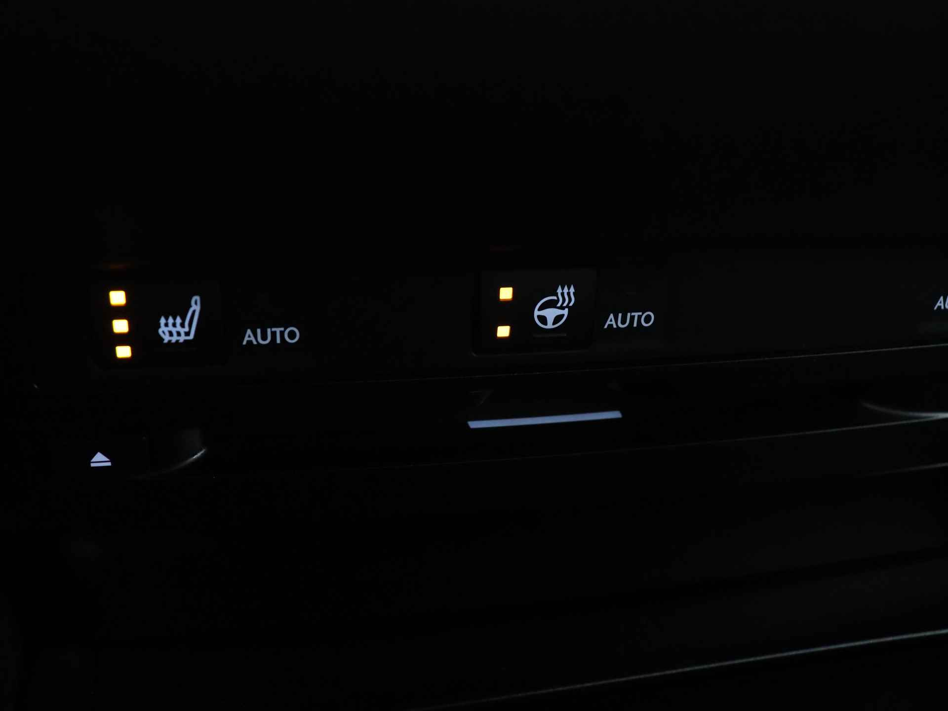 Lexus ES 300h Preference Line | Stoelverwarming | Apple CarPlay / Android Auto | Schuifdak | - 30/42