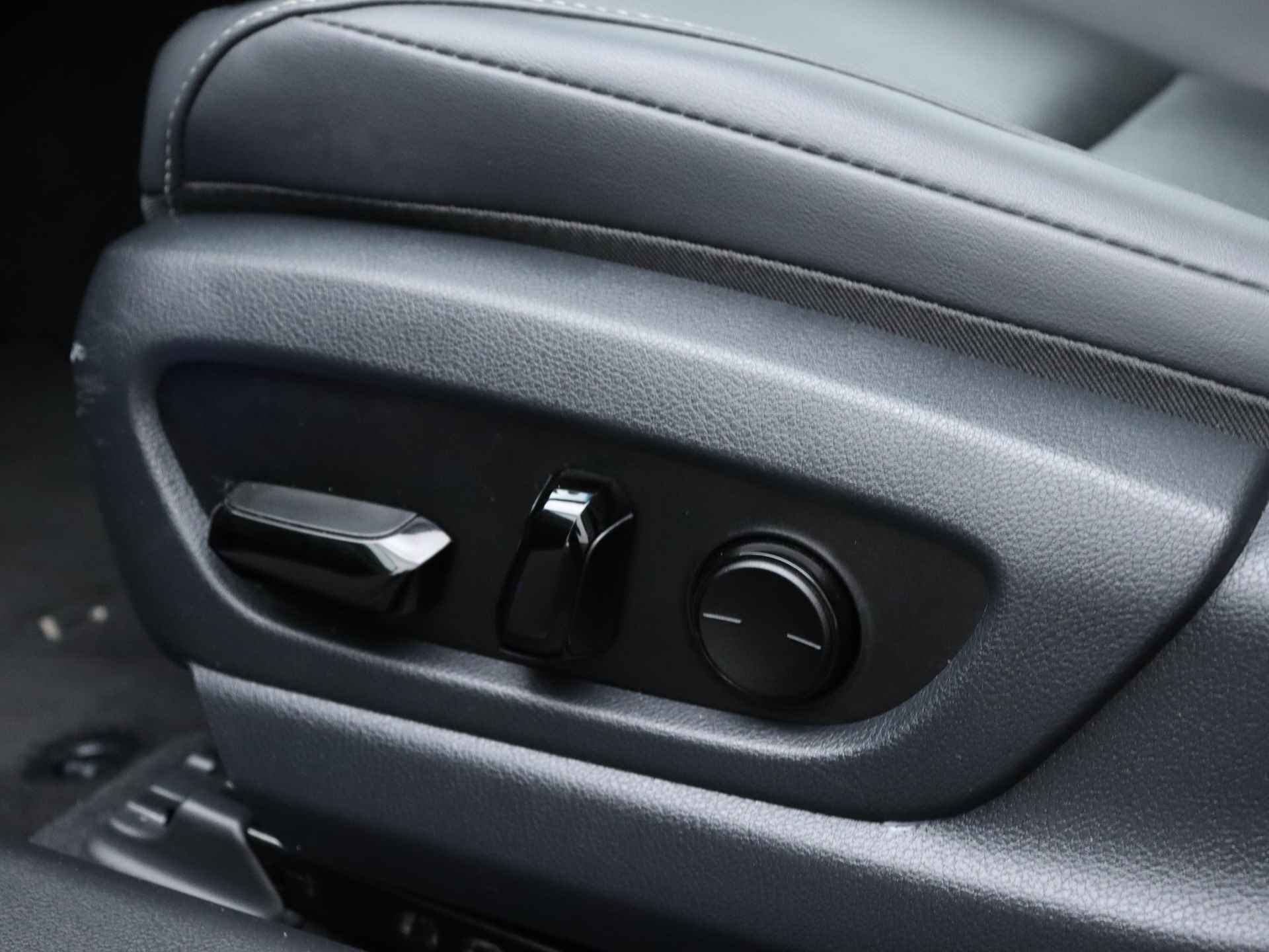 Lexus ES 300h Preference Line | Stoelverwarming | Apple CarPlay / Android Auto | Schuifdak | - 31/42