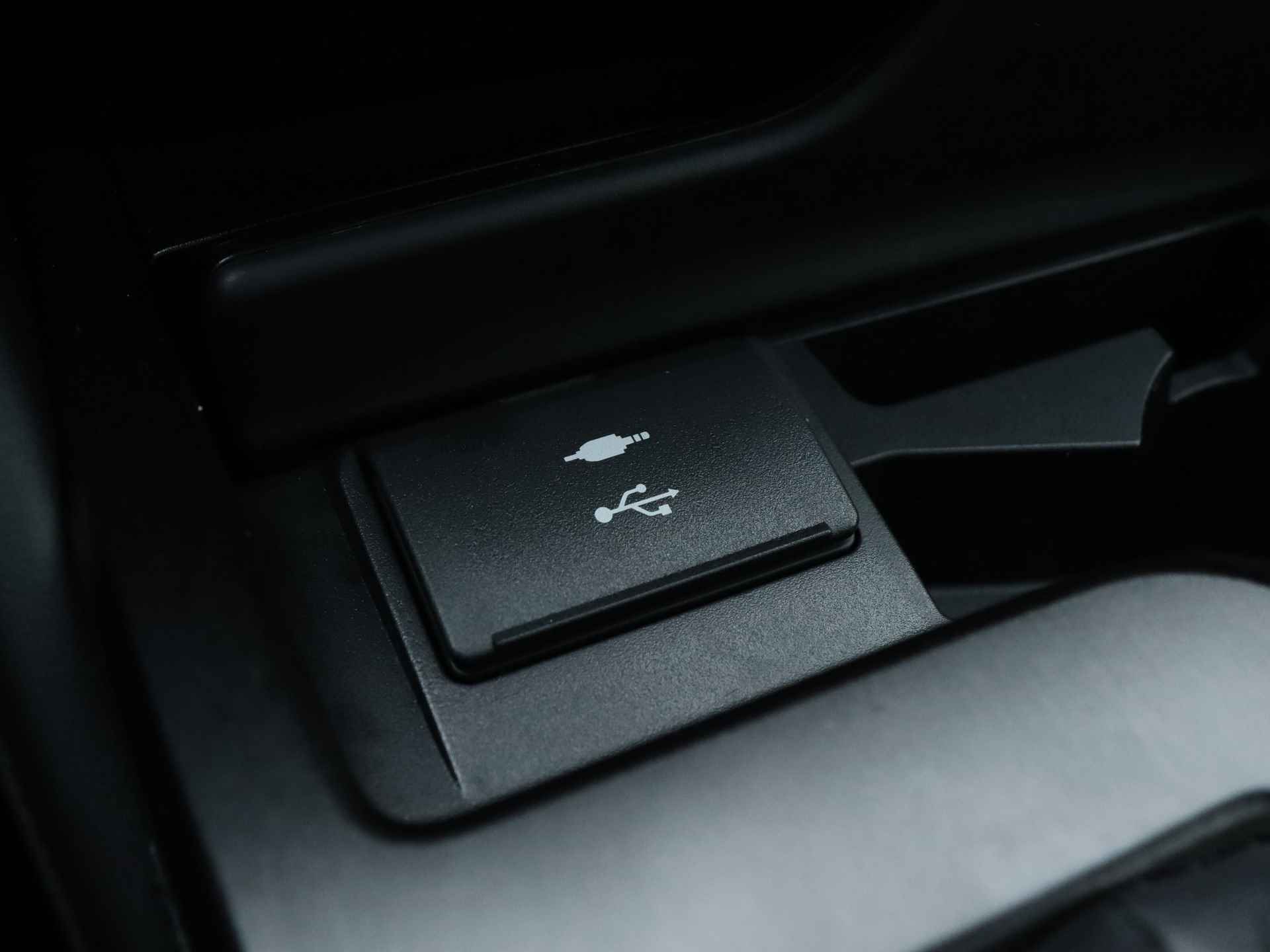 Lexus ES 300h Preference Line | Stoelverwarming | Apple CarPlay / Android Auto | Schuifdak | - 32/42