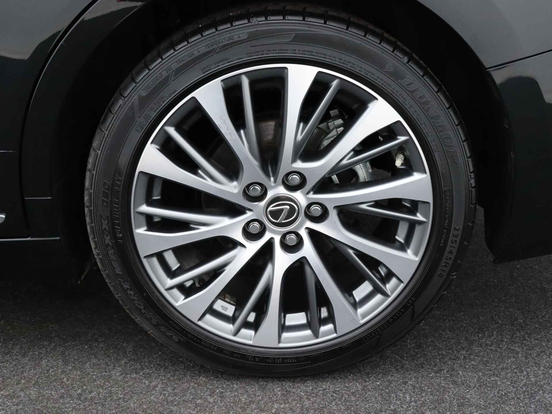 Lexus ES 300h Preference Line | Stoelverwarming | Apple CarPlay / Android Auto | Schuifdak | - 40/42