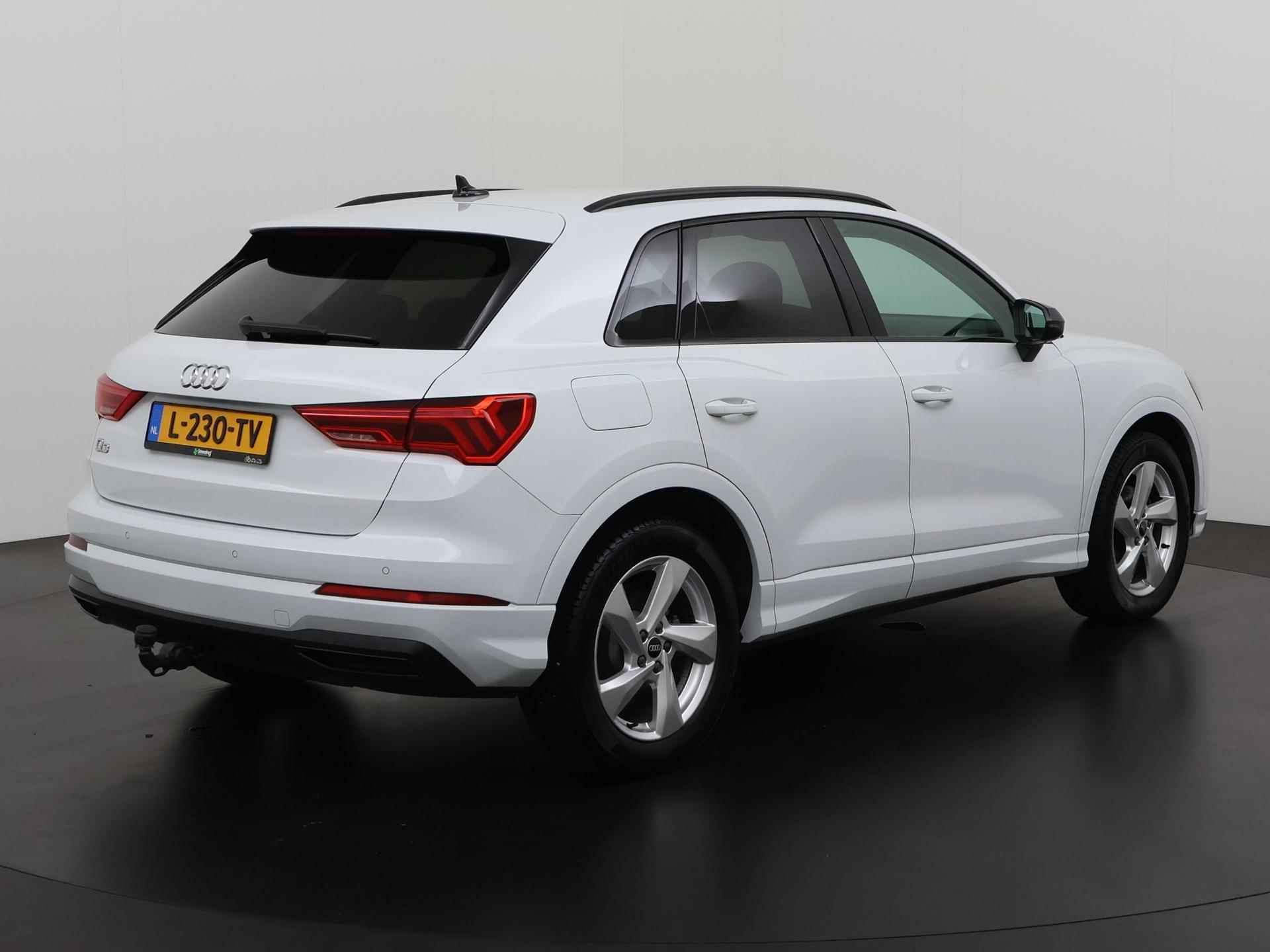 Audi Q3 35 TFSI Business Black Optic | LED | Leder | MMi Plus | Elek klep | Zondag open! - 4/37