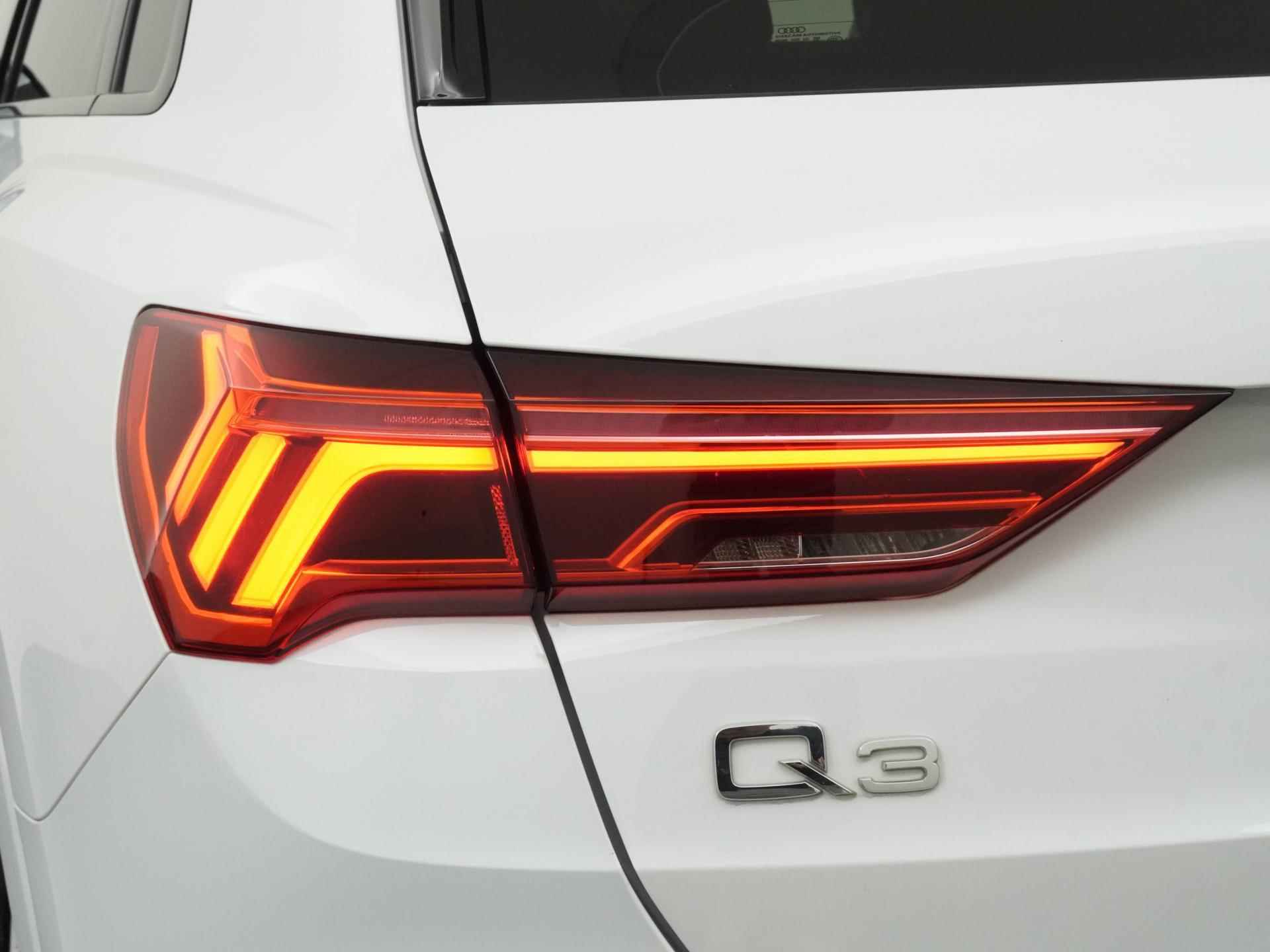 Audi Q3 35 TFSI Business Black Optic | LED | Leder | MMi Plus | Elek klep | Zondag open! - 22/37