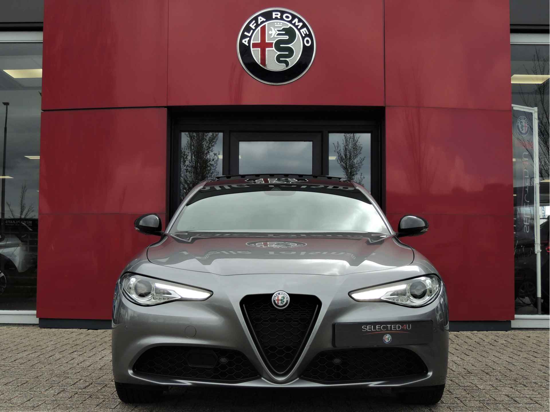 Alfa Romeo Giulia 2.2 Sprint | Veloce Interieur | Apple/android Carplay | 19" LMV | Elektr. Panoramadak | Let op rijdende auto, niet altijd aanwezig - 3/38