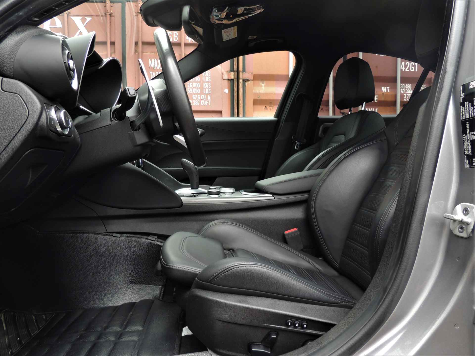 Alfa Romeo Giulia 2.2 Sprint | Veloce Interieur | Apple/android Carplay | 19" LMV | Elektr. Panoramadak | Let op rijdende auto, niet altijd aanwezig - 20/38