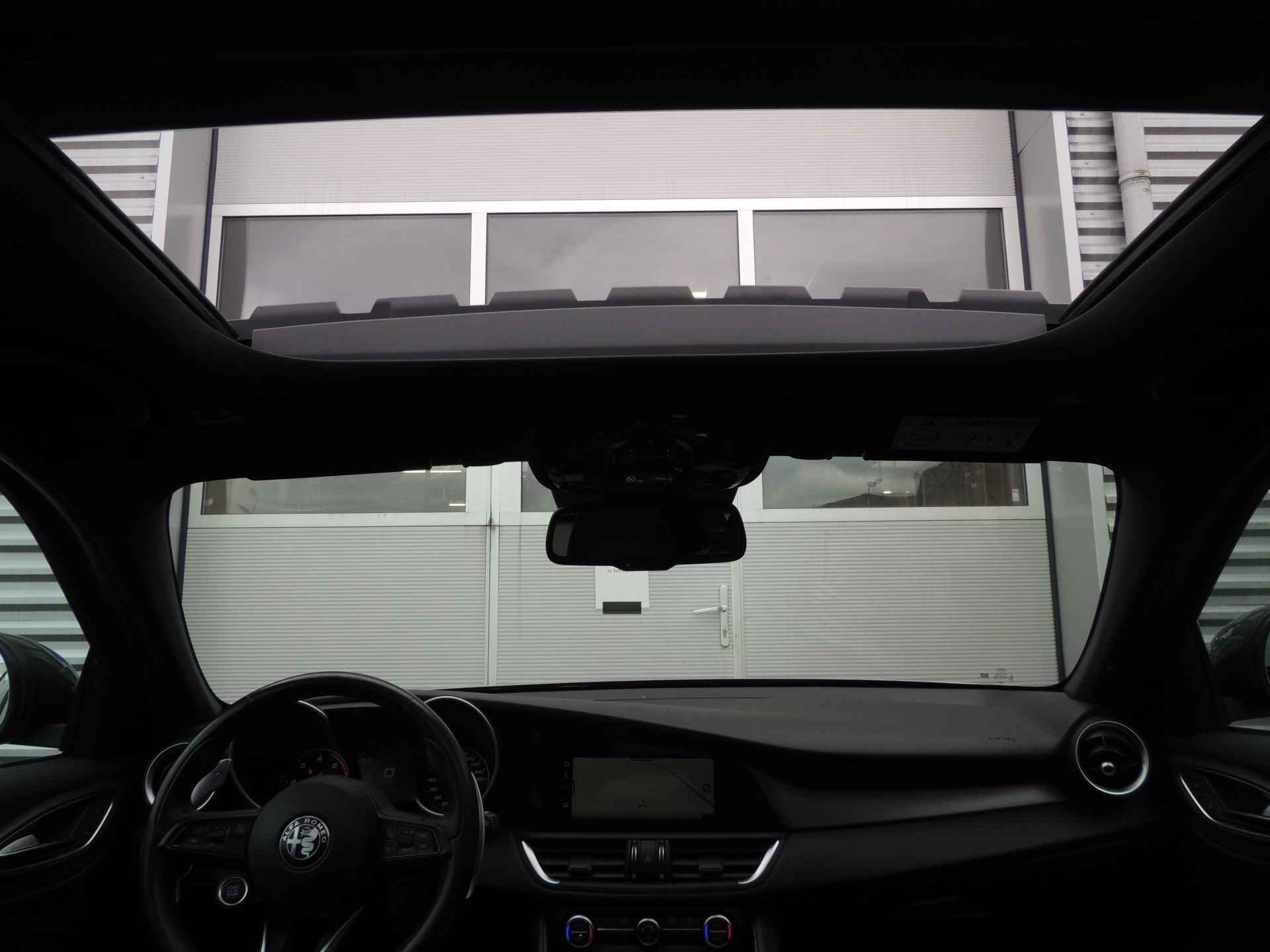 Alfa Romeo Giulia 2.2 Sprint | Veloce Interieur | Apple/android Carplay | 19" LMV | Elektr. Panoramadak | Let op rijdende auto, niet altijd aanwezig - 22/38