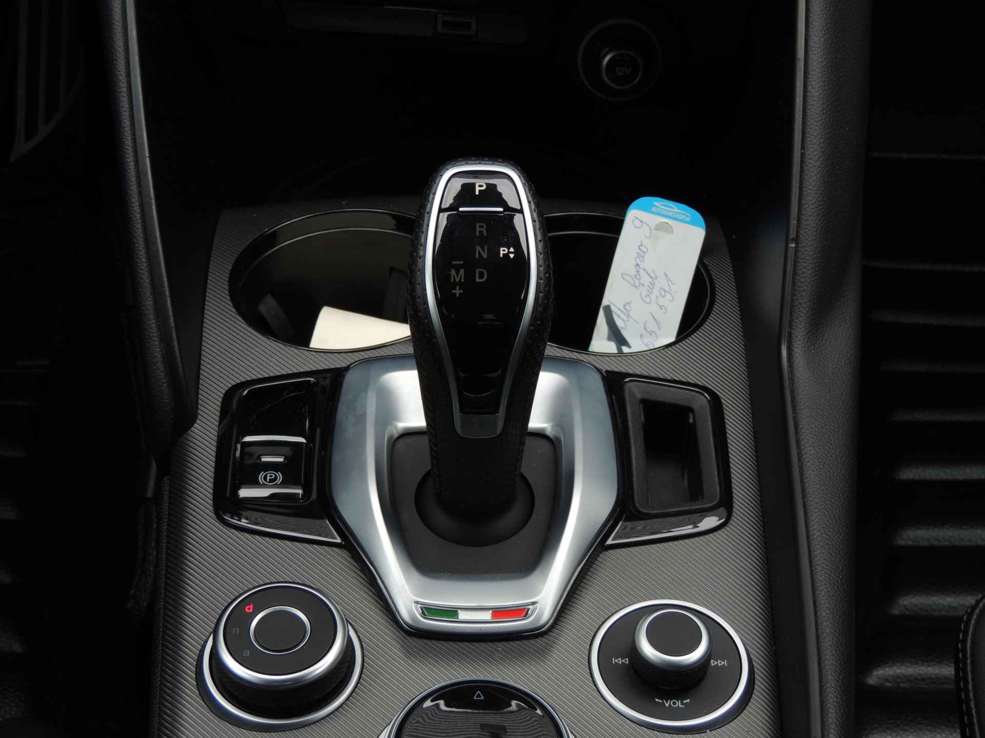 Alfa Romeo Giulia 2.2 Sprint | Veloce Interieur | Apple/android Carplay | 19" LMV | Elektr. Panoramadak | Let op rijdende auto, niet altijd aanwezig - 27/38