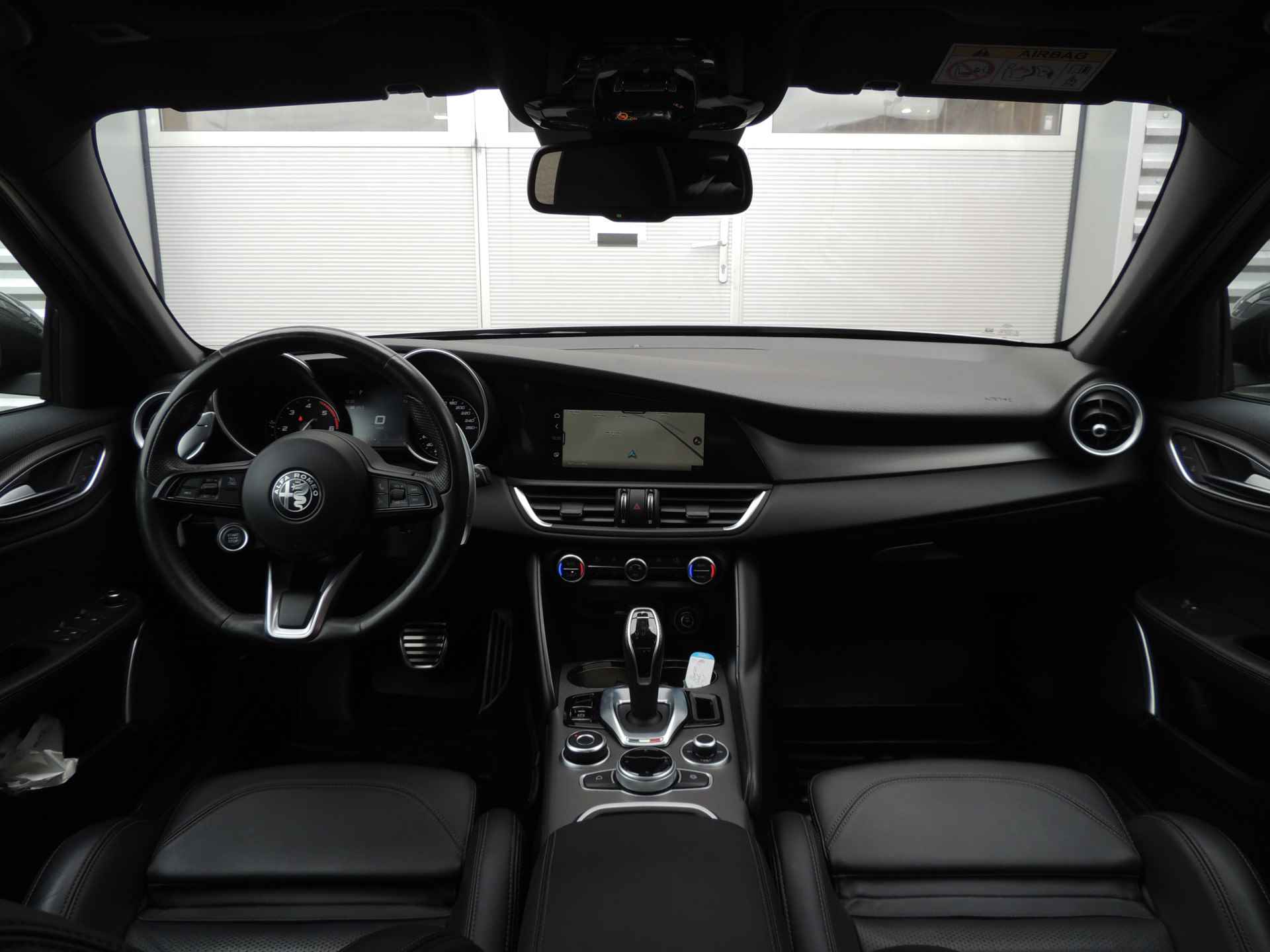 Alfa Romeo Giulia 2.2 Sprint | Veloce Interieur | Apple/android Carplay | 19" LMV | Elektr. Panoramadak | Let op rijdende auto, niet altijd aanwezig - 5/38