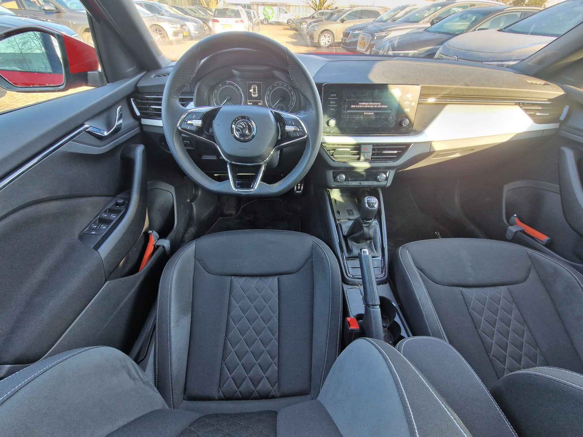 Skoda Kamiq 1.0 TSI 110 PK Sport Business | NIEUW BINNEN | Panoramadak | Apple CarPlay | Cruise Control | Parkeerhulp | - 3/4