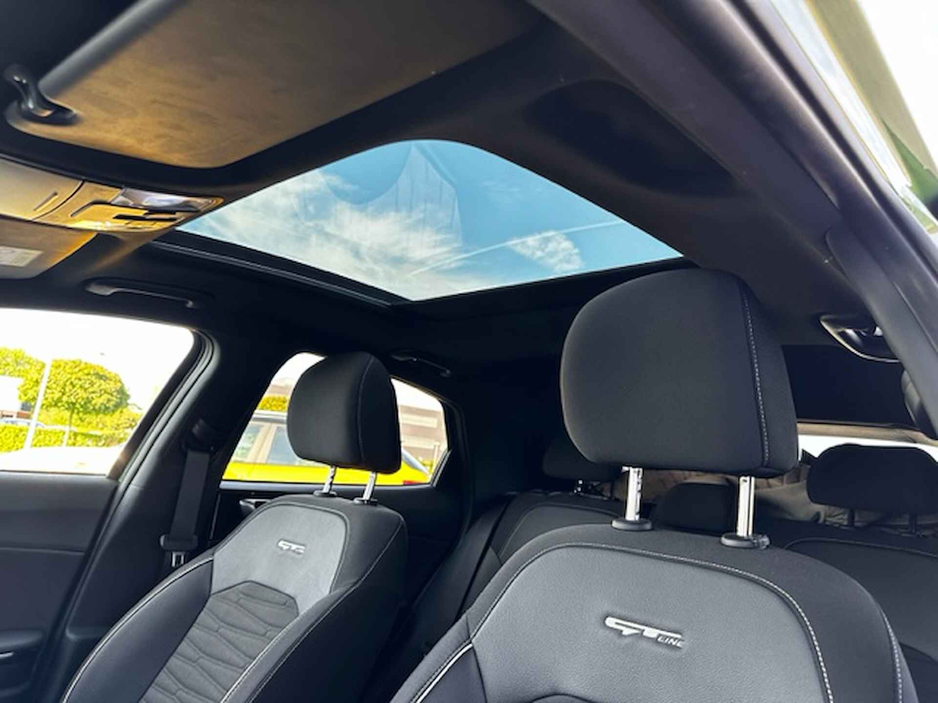 Kia Xceed 1.5 T-GDi GT-Line First Edition AUTOMAAT - Panoramadak - Navigatie - Adaptieve Cruise Control - Stoel-/stuurverwarming - Zwarte dakhemel - Fabrieksgarantie tot 06-2030 - 13/29