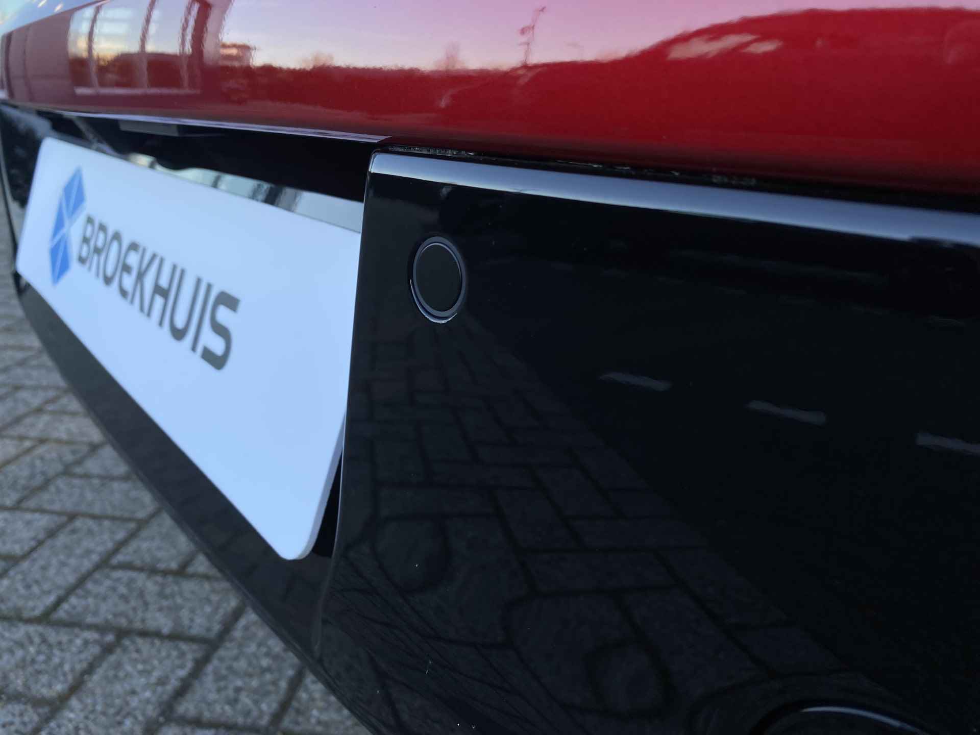 Peugeot e-208 EV GT 50 kWh | Navigatie | Climate | Keyless | Pano | Sensoren + Camera | Carplay | Stoelverwarming - 9/37
