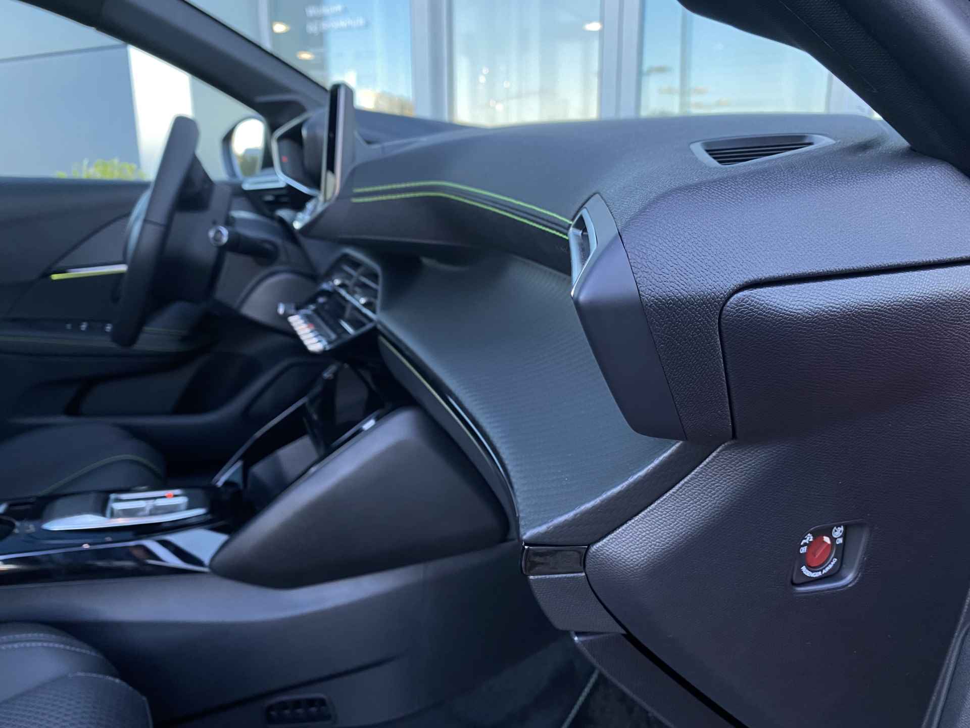 Peugeot e-208 EV GT 50 kWh | Navigatie | Climate | Keyless | Pano | Sensoren + Camera | Carplay | Stoelverwarming - 18/37