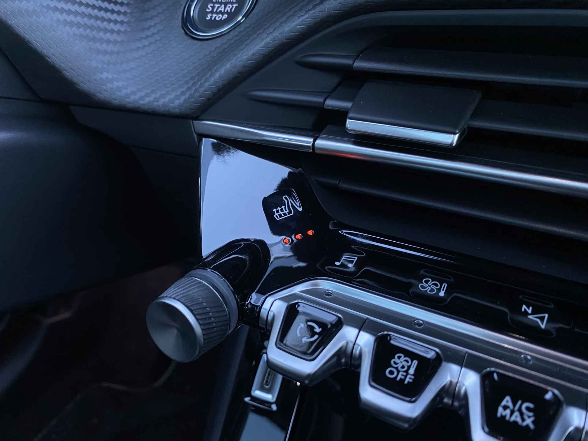Peugeot e-208 EV GT 50 kWh | Navigatie | Climate | Keyless | Pano | Sensoren + Camera | Carplay | Stoelverwarming - 23/37