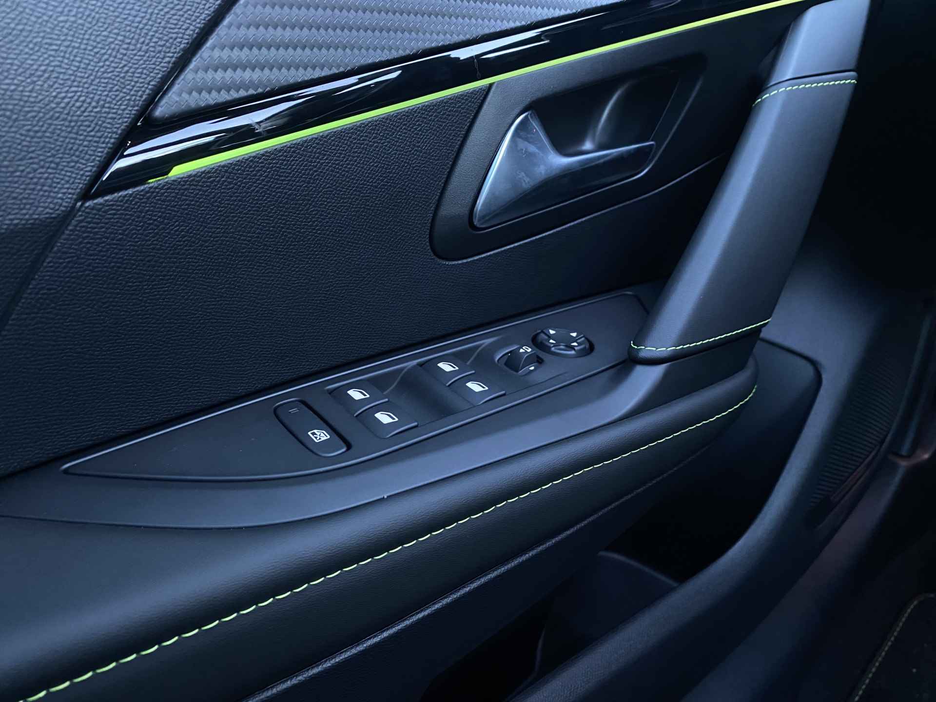 Peugeot e-208 EV GT 50 kWh | Navigatie | Climate | Keyless | Pano | Sensoren + Camera | Carplay | Stoelverwarming - 33/37