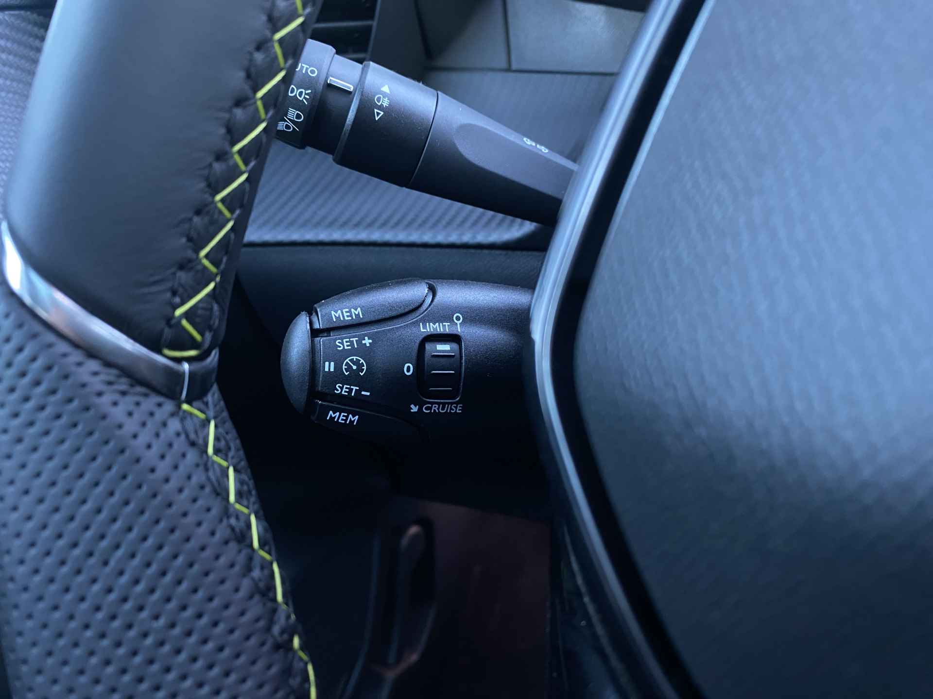 Peugeot e-208 EV GT 50 kWh | Navigatie | Climate | Keyless | Pano | Sensoren + Camera | Carplay | Stoelverwarming - 34/37