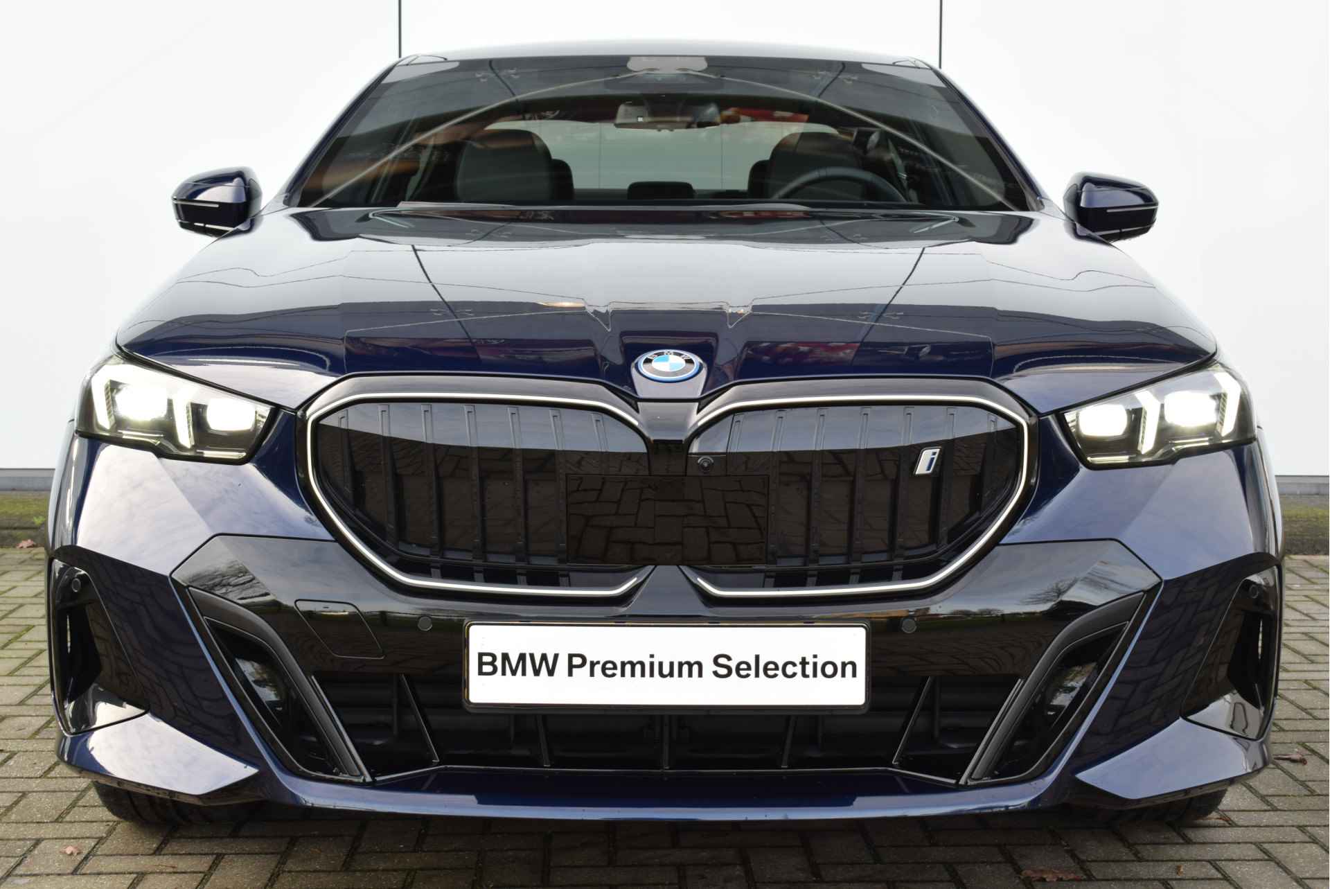 BMW i5 eDrive40 High Executive M Sport 84 kWh / Panoramadak / Trekhaak / Adaptief onderstel professional / Parking Assistant Professional / Stoelventilatie / Adaptieve LED / Comfortstoelen - 8/34