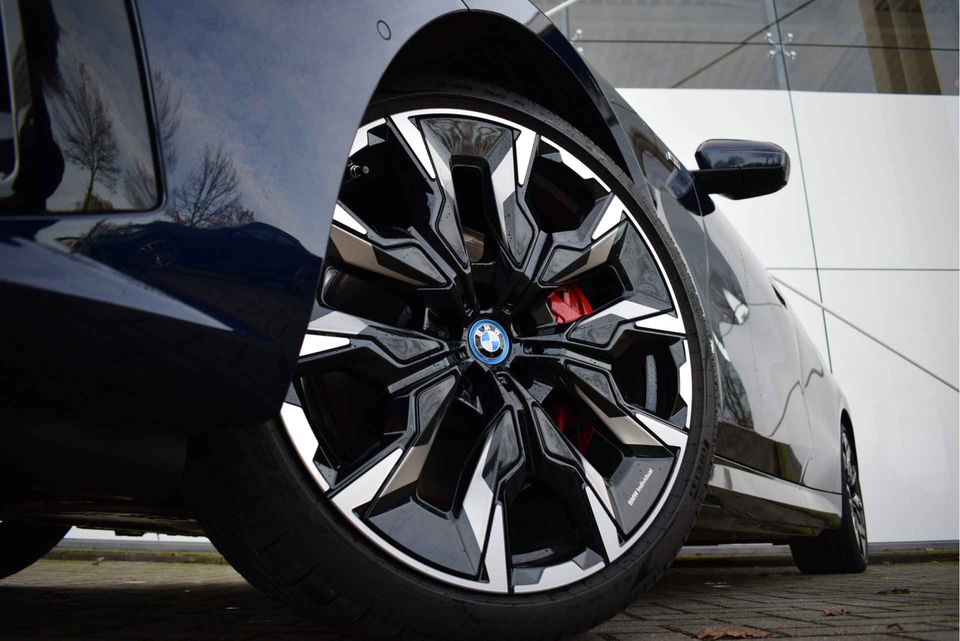 BMW i5 eDrive40 High Executive M Sport 84 kWh / Panoramadak / Trekhaak / Adaptief onderstel professional / Parking Assistant Professional / Stoelventilatie / Adaptieve LED / Comfortstoelen - 14/34