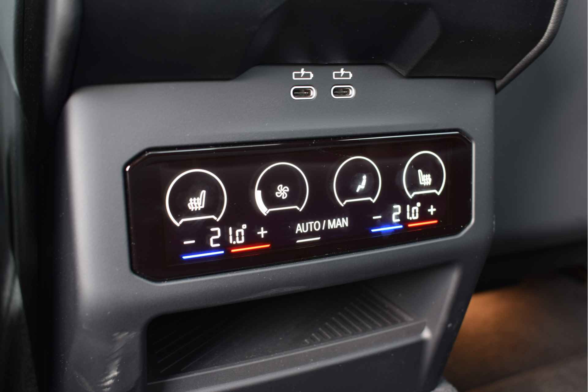 BMW i5 eDrive40 High Executive M Sport 84 kWh / Panoramadak / Trekhaak / Adaptief onderstel professional / Parking Assistant Professional / Stoelventilatie / Adaptieve LED / Comfortstoelen - 16/34