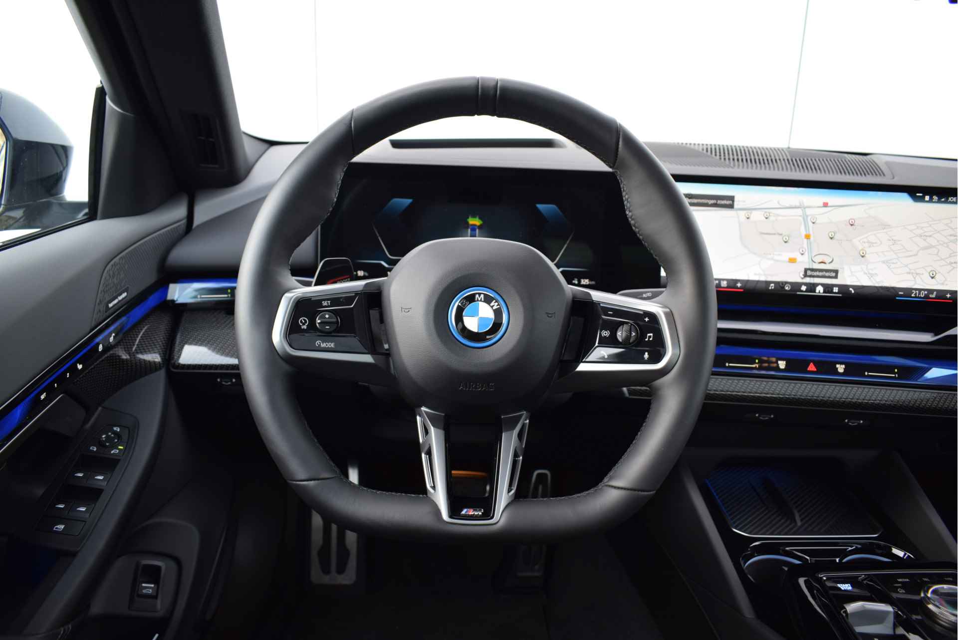 BMW i5 eDrive40 High Executive M Sport 84 kWh / Panoramadak / Trekhaak / Adaptief onderstel professional / Parking Assistant Professional / Stoelventilatie / Adaptieve LED / Comfortstoelen - 17/34