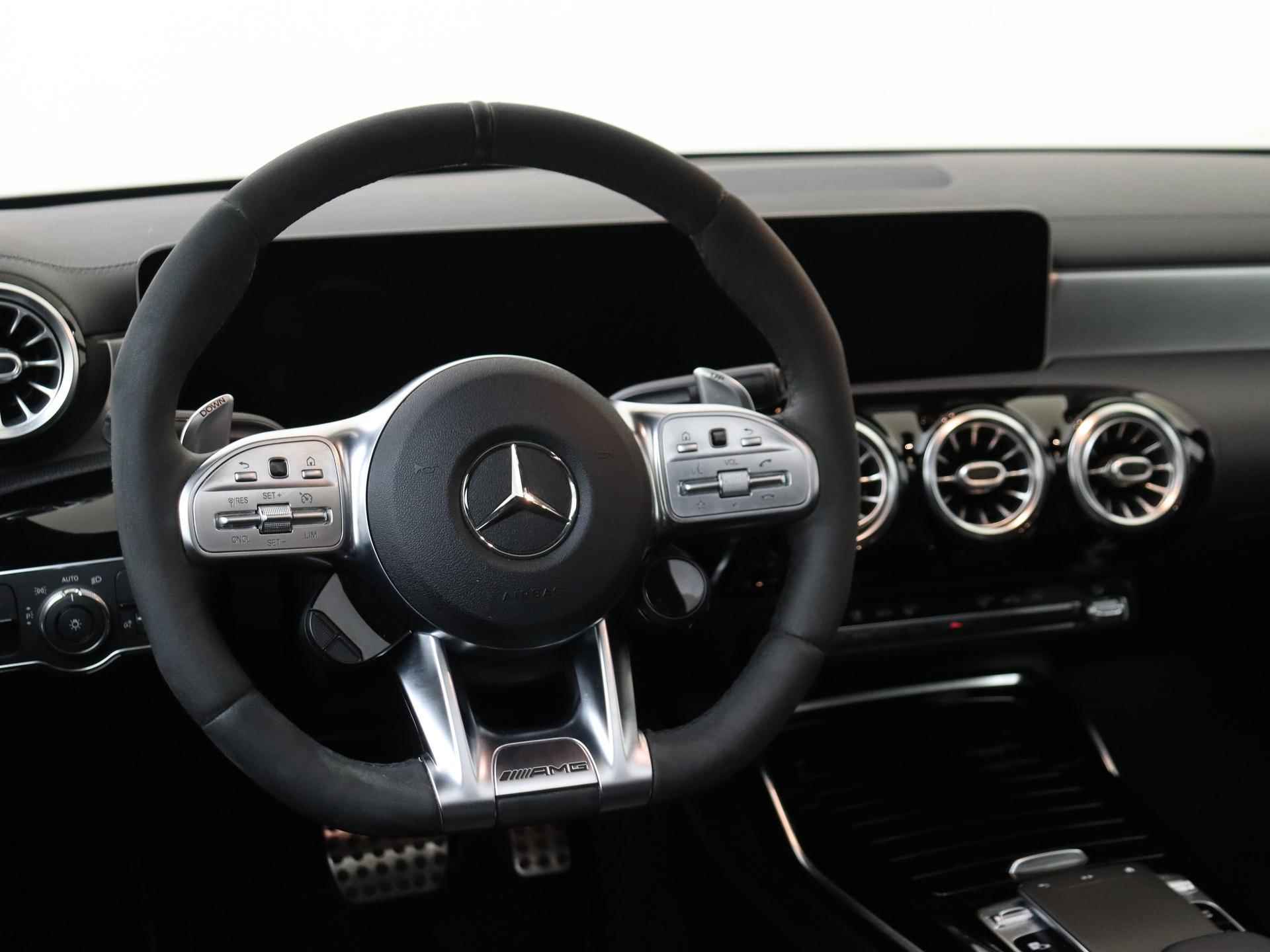 Mercedes-Benz CLA-klasse AMG 35 4MATIC Premium Plus / Panoramadak/ 19 inch/ Leder/ Stuurwieltoetsen - 13/42