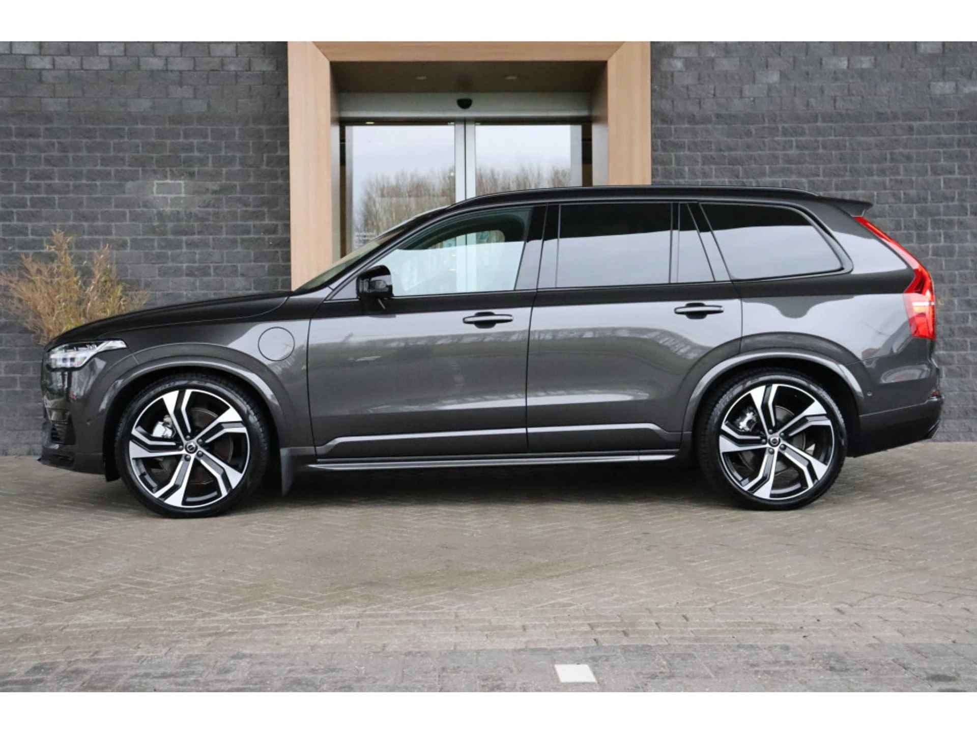 Volvo XC90 T8 AWD Recharge Ultimate Dark | Full Option | Luchtvering | Bowers & Wilkins | Trekhaak | 360° Camera | Head-Up Display | Stoelv - 2/81