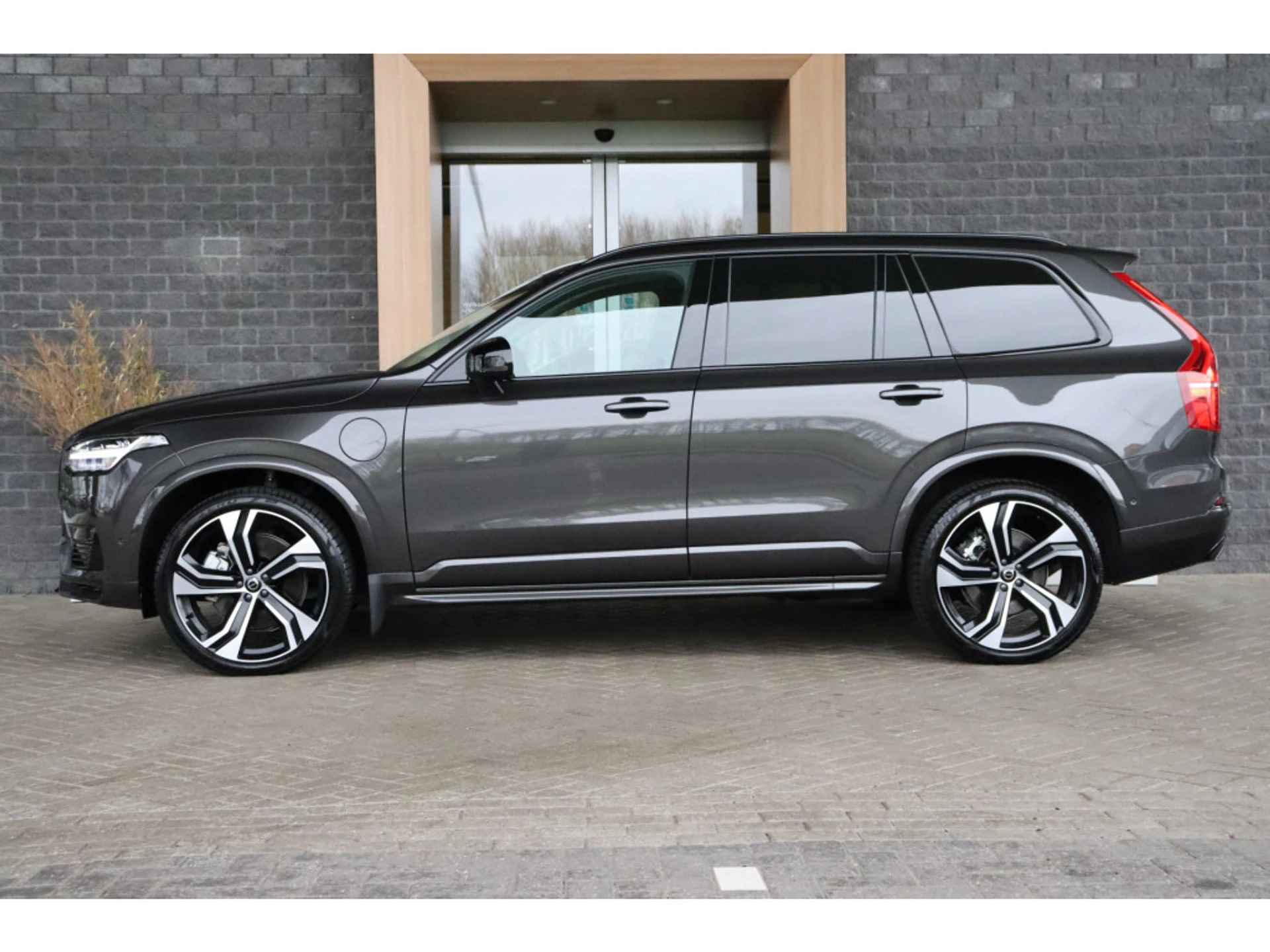 Volvo XC90 T8 AWD Recharge Ultimate Dark | Full Option | Luchtvering | Bowers & Wilkins | Trekhaak | 360° Camera | Head-Up Display | Stoelv - 3/81