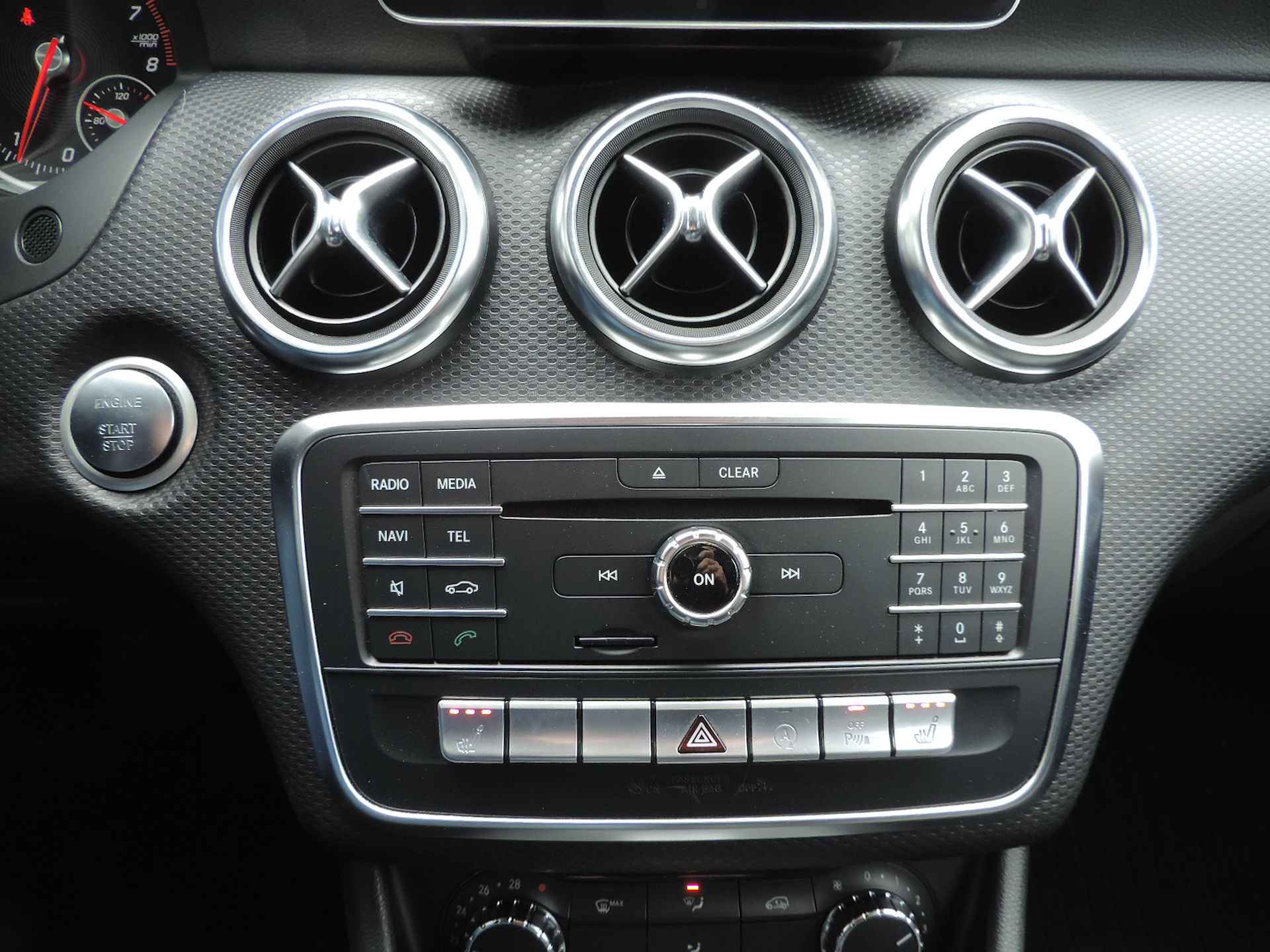 Mercedes-Benz A-Klasse 180 123PK Business Solution - Nav | Parkeerass. | Camera | Stoelverwarming - 32/44