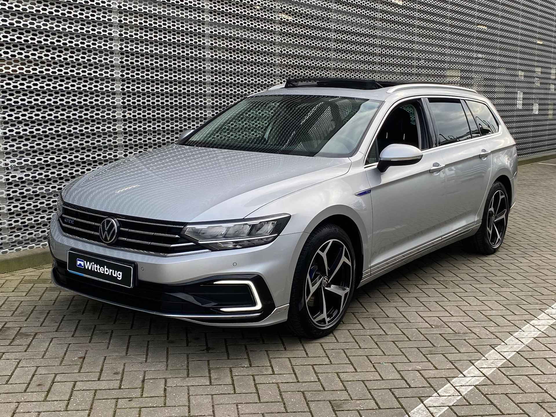 Volkswagen Passat Variant 1.4 TSI PHEV 218PK GTE / Panoramadak / Zwenkbare Trekhaak / Digitale Cockpit / Achteruitrijcamera / Stuur + Stoelverwarming P4 - 6/30