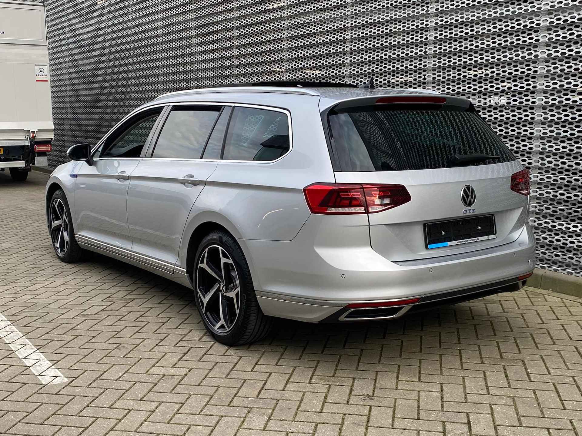 Volkswagen Passat Variant 1.4 TSI PHEV 218PK GTE / Panoramadak / Zwenkbare Trekhaak / Digitale Cockpit / Achteruitrijcamera / Stuur + Stoelverwarming P4 - 8/30