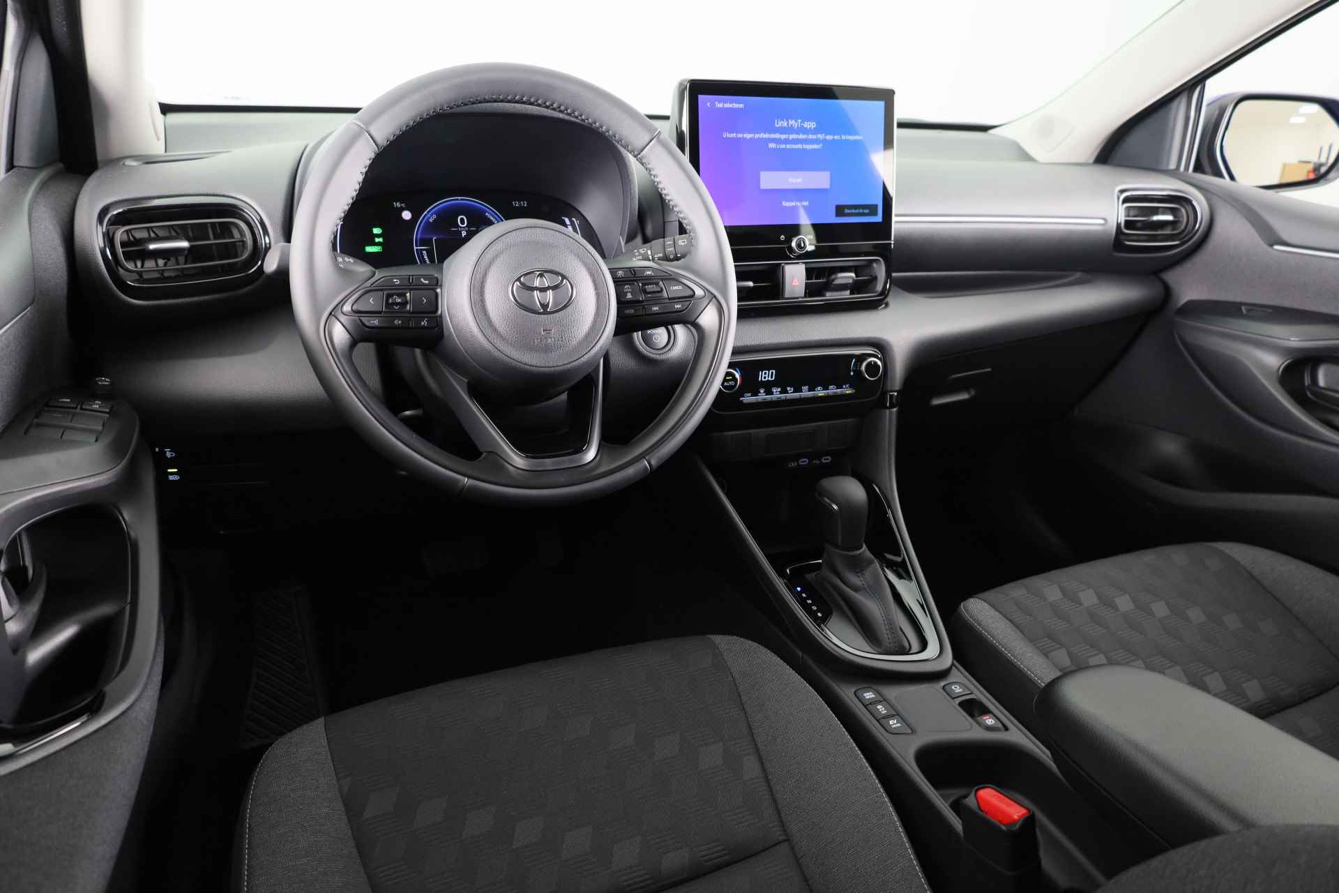 Toyota Yaris Hybrid 115 First Edition *DEMO* | Fabrieksgarantie t/m 04-2034 mogelijk! - 8/39