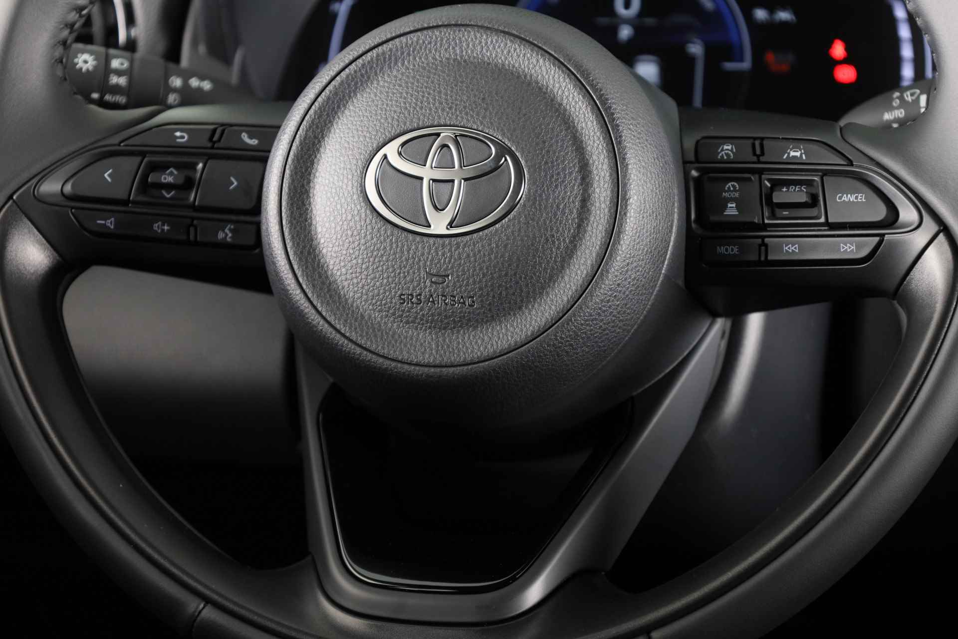 Toyota Yaris Hybrid 115 First Edition *DEMO* | Fabrieksgarantie t/m 04-2034 mogelijk! - 23/39
