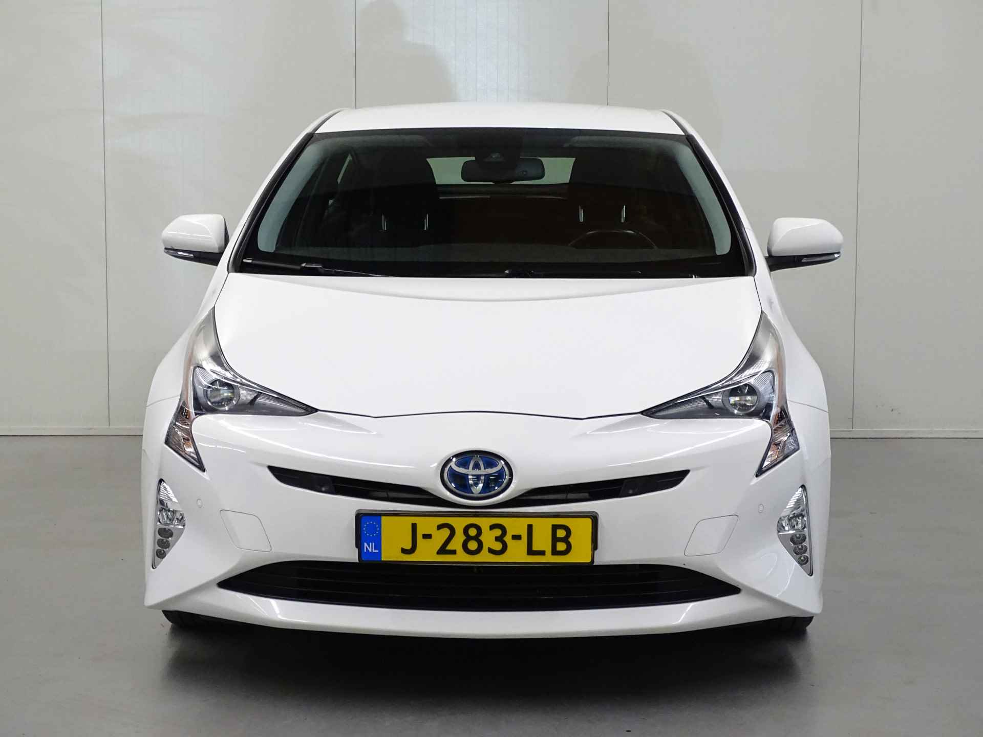 Toyota Prius 1.8 Executive - 7/39